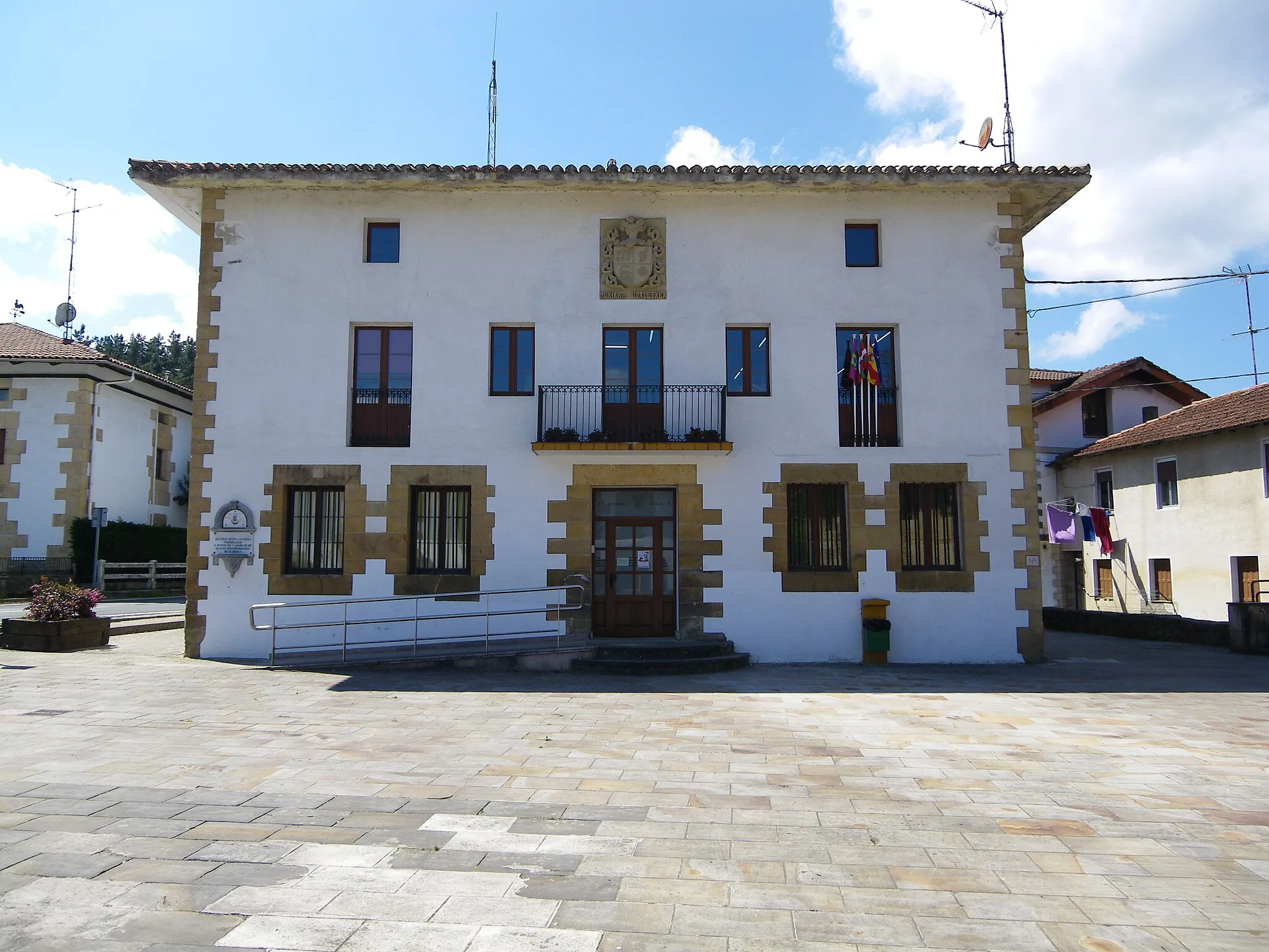 Photo showing: Town hall of Muxika, Biscay, Basque Country.