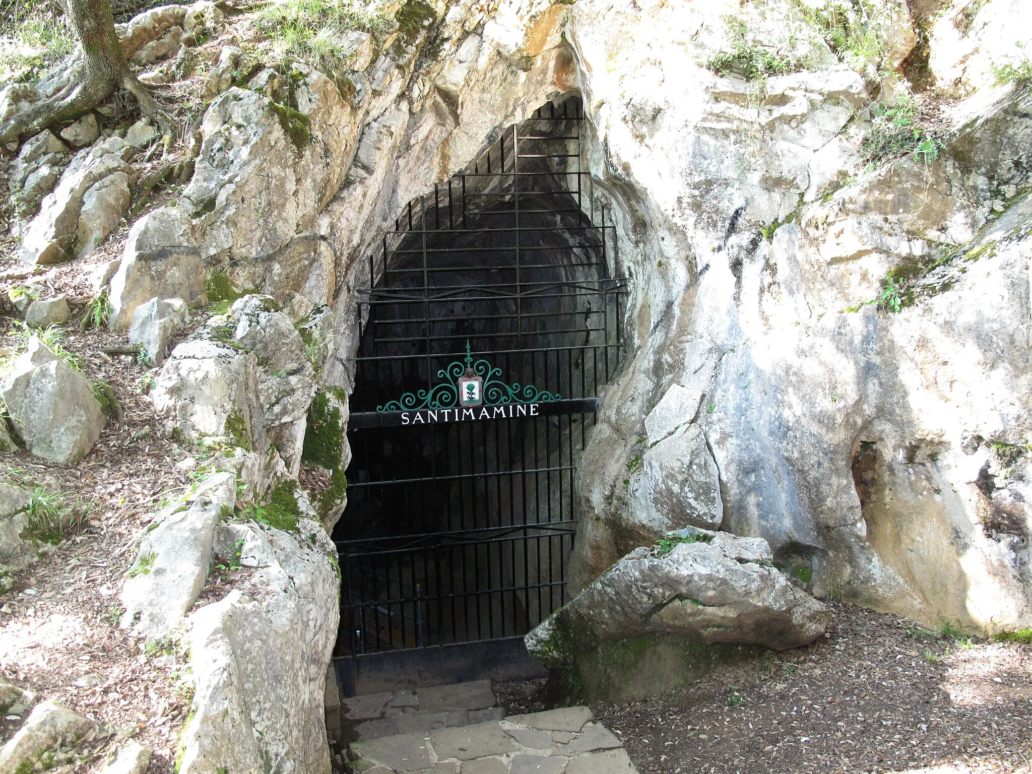 Photo showing: Entrada de cueva de Santimañiñe en Kortezubi, Vizcaya, Spain