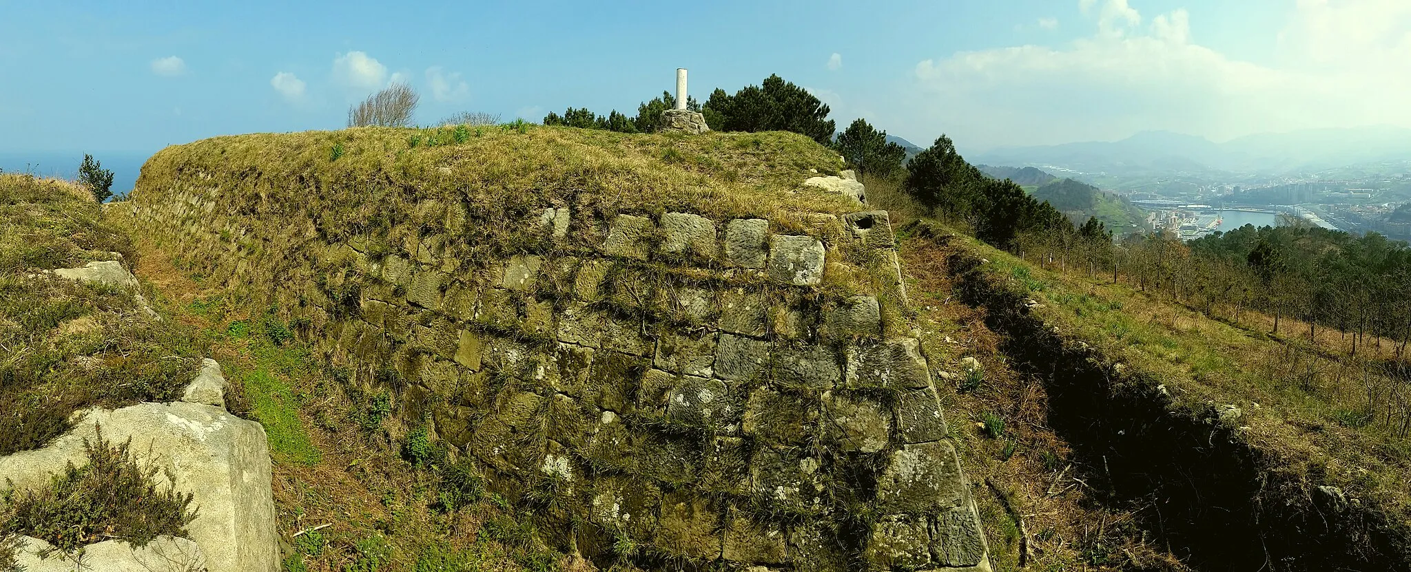 Photo showing: Fort English or Admiral's Fort in Ulia Mountain at Donostia-Saint Sebastian
West and south facades.