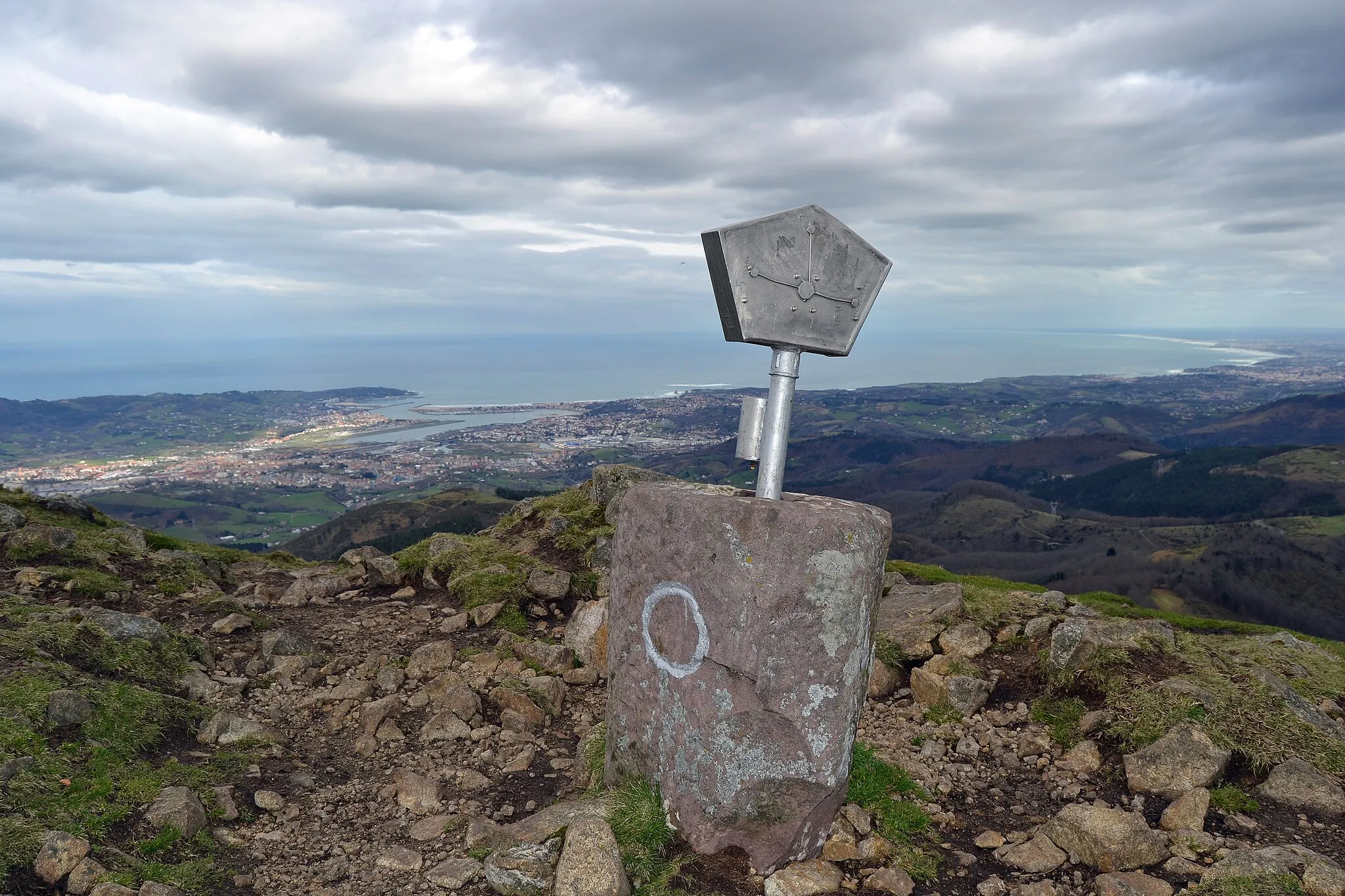 Photo showing: Views of Irun, Hondarribia and Hendaia from Aiako Harria mountain. Gipuzkoa, Basque Country.