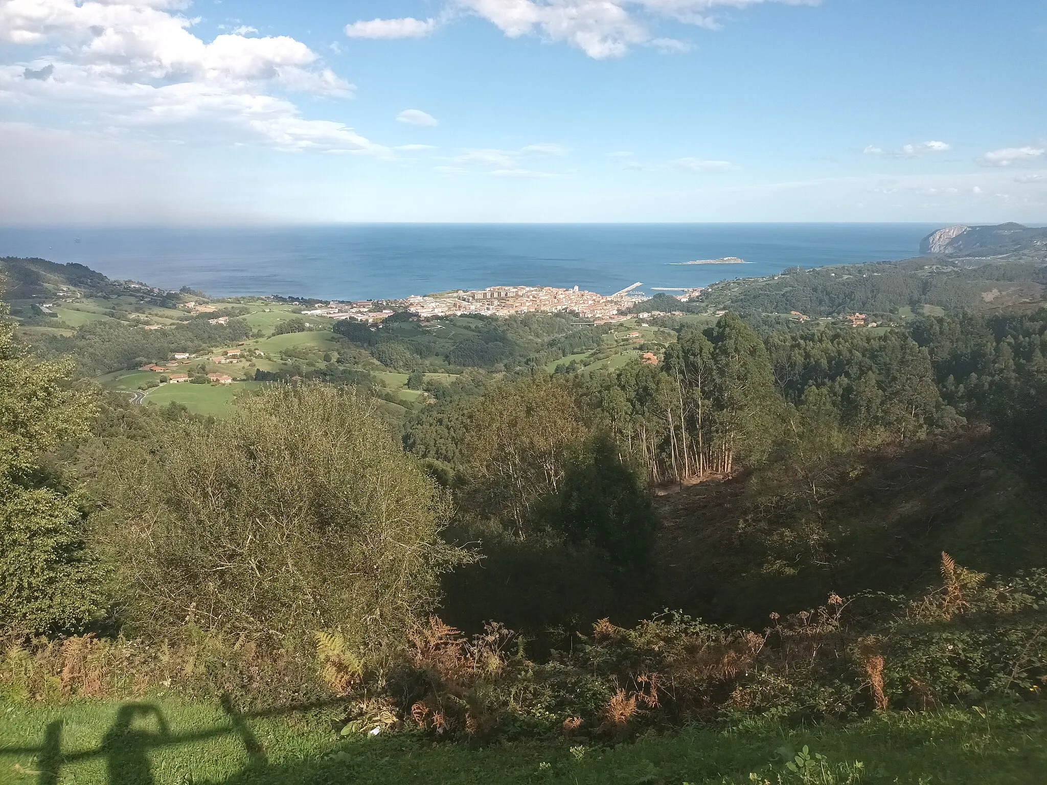 Photo showing: Vista de Bermeo desde el mirador del Asador Cannon