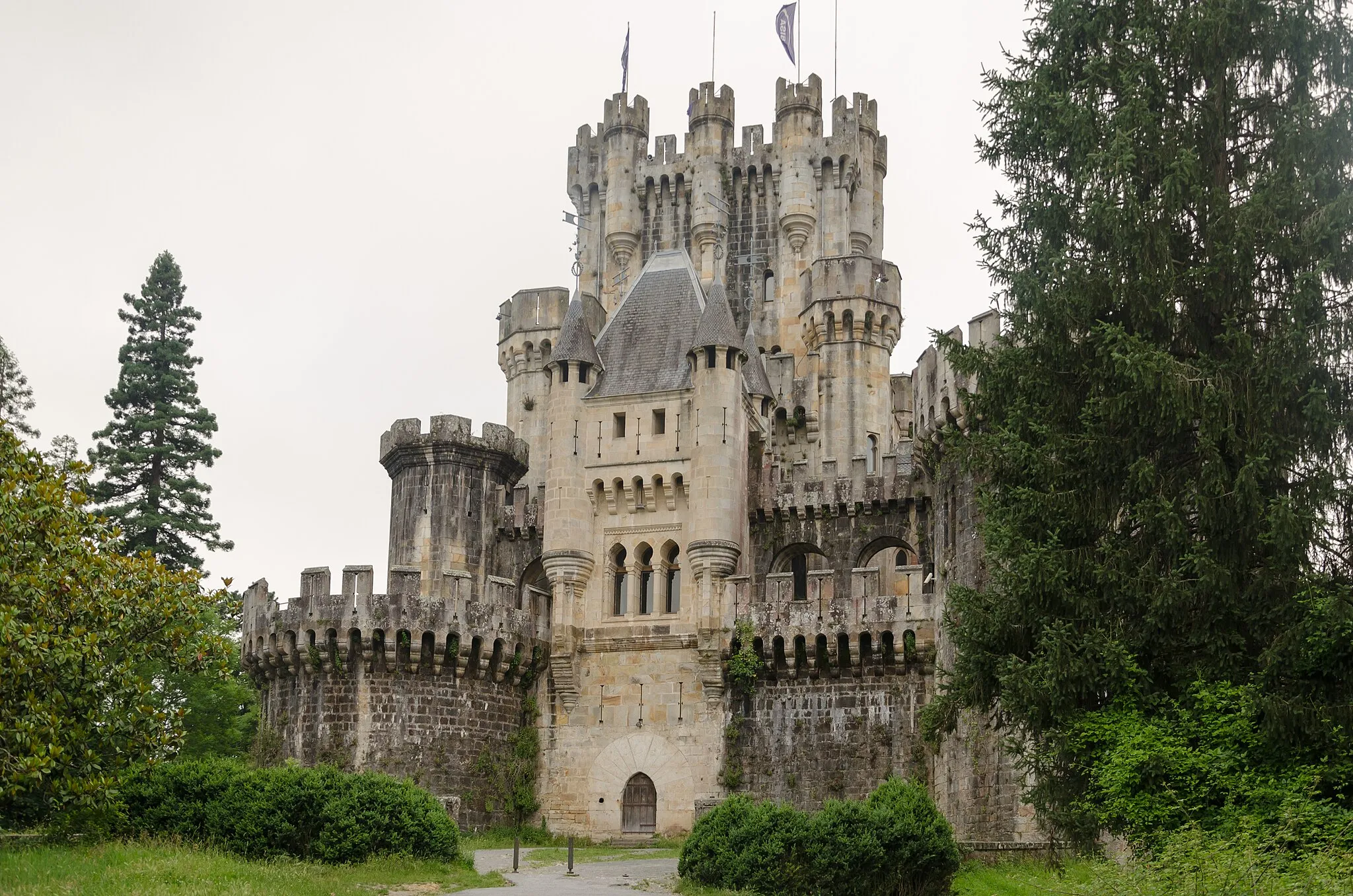 Photo showing: El castillo de Butrón se encuentra sin uso y poco cuidado.
