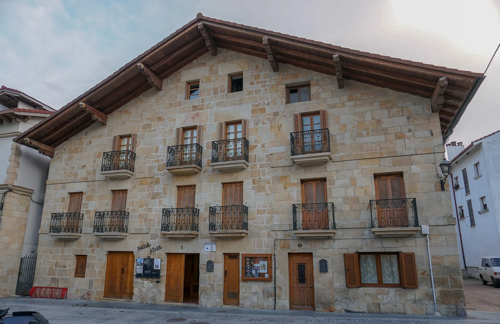 Photo showing: Biblioteca Pública de Olazti