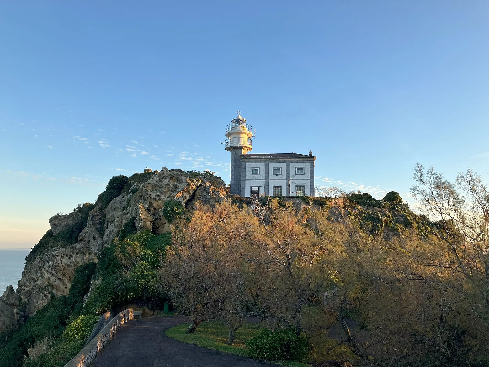 Photo showing: Guetaria lighthouse seen from the south.