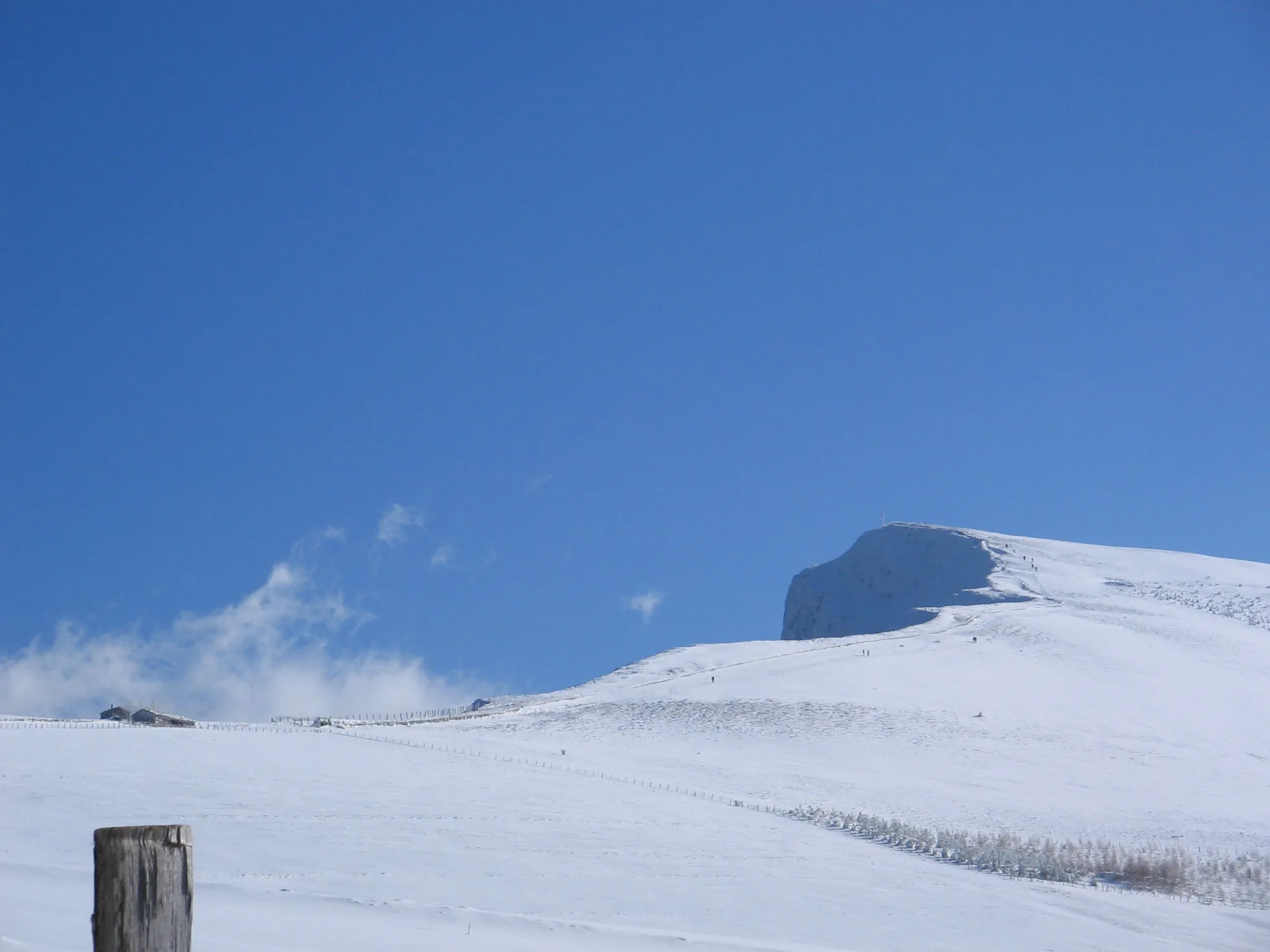Photo showing: Mountain Aloña (1,248 m), follow-up to the Aizkorri mountain range