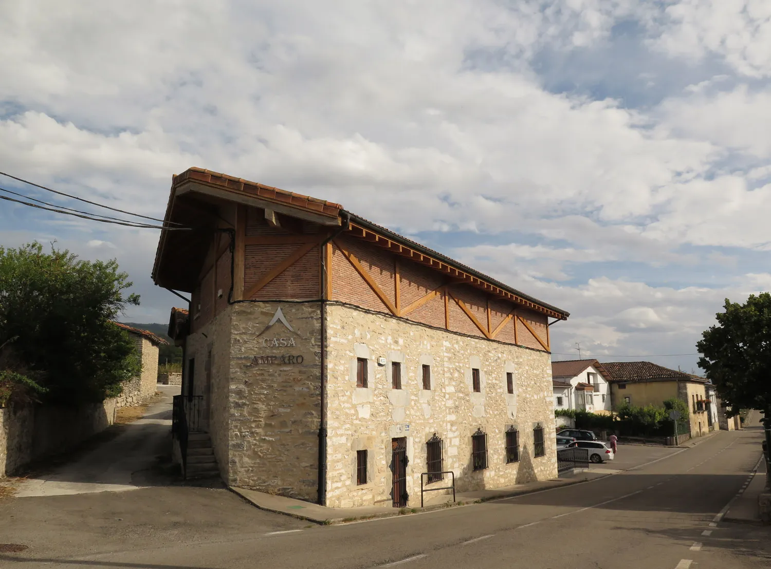 Photo showing: Restaurante junto a la carretera en el pueblo de Berberana (Las Merindades, provincia de Burgos).