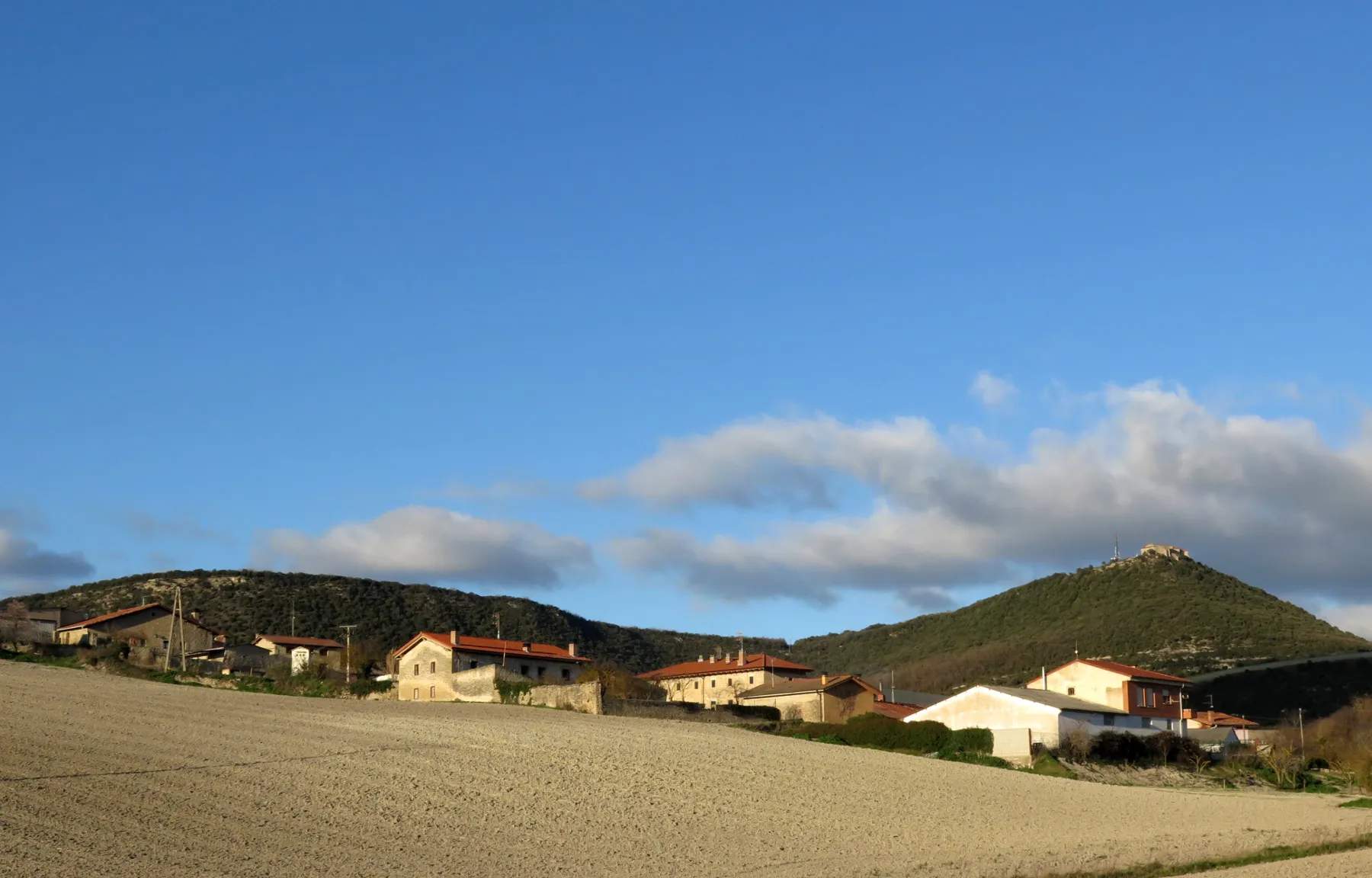 Photo showing: Ermita de San Formerio, en el entorno del Condado de Treviño (Burgos), y pueblo de Lacervilla (Álava)