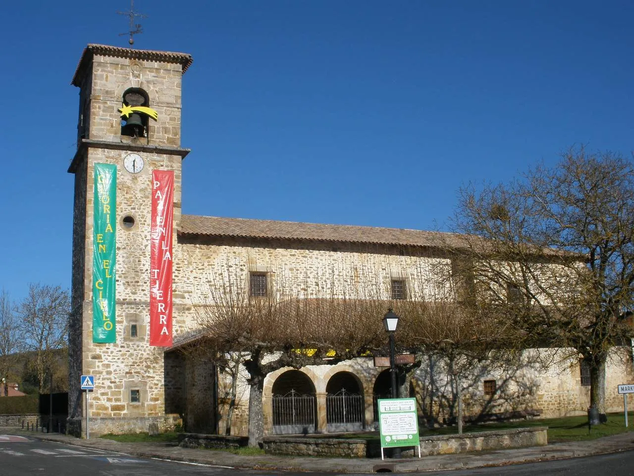 Photo showing: Iglesia de San Lorenzo, en Sarría (Zuia, Álava)