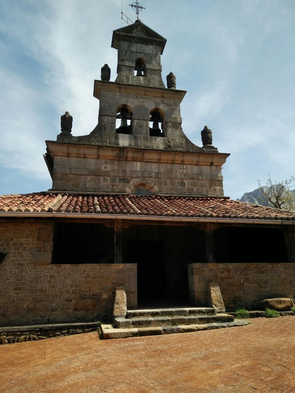 Photo showing: Urigoitiko (Orozko, Bizkaia) San Lorentzo elizaren aurrealdea