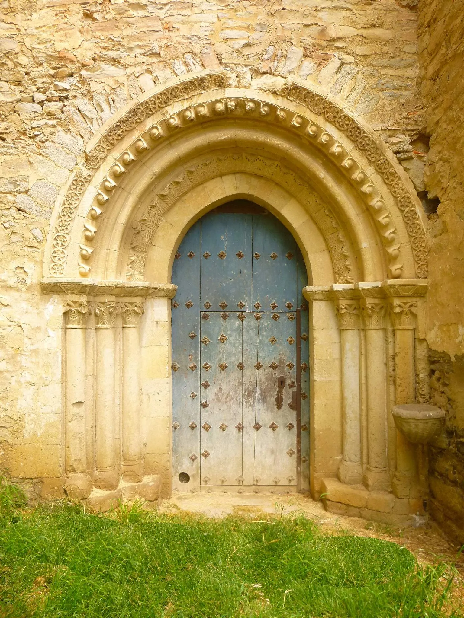 Photo showing: Portada románica de la iglesia de la Natividad de Gamarra Menor (Álava)