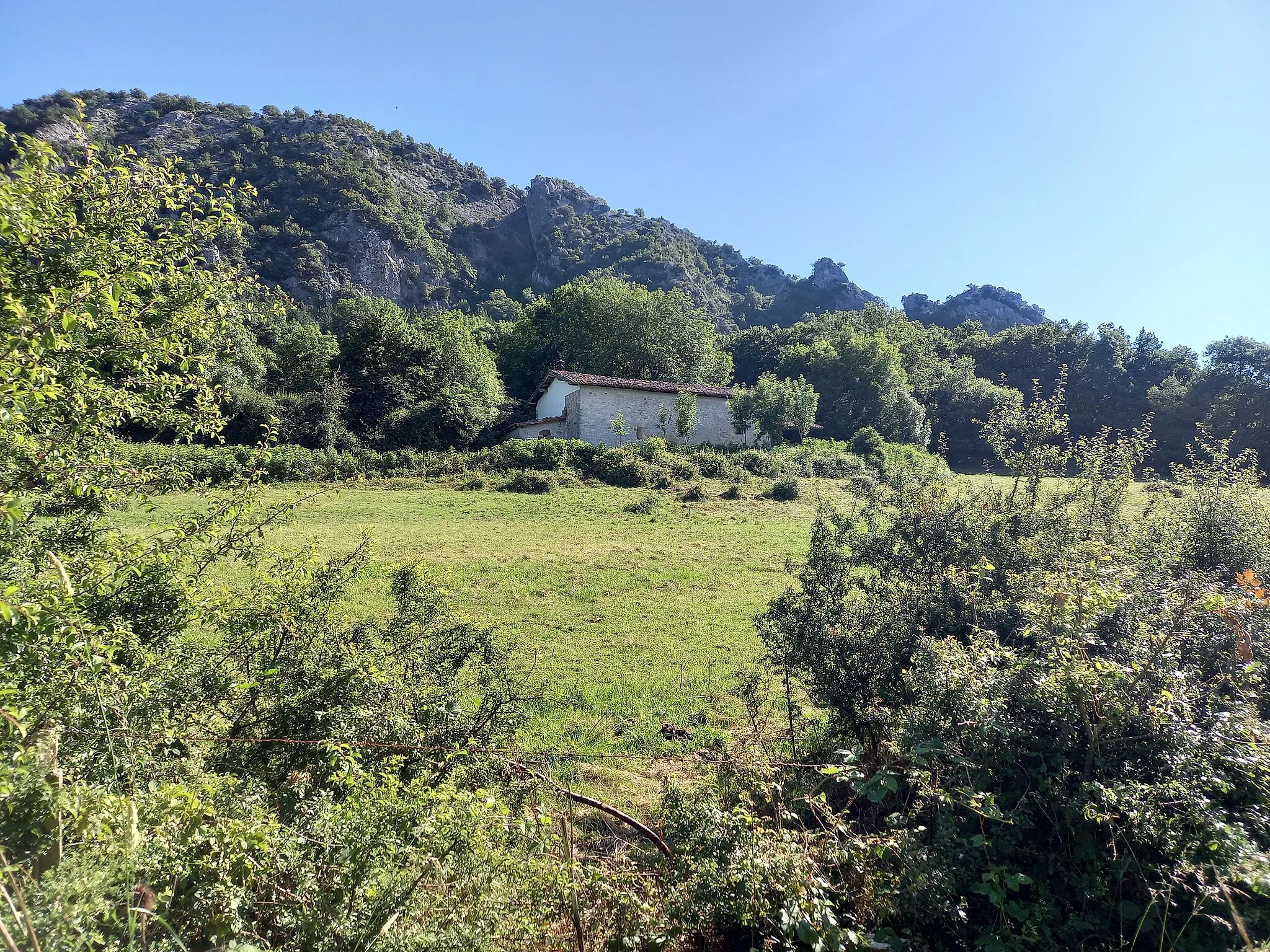 Photo showing: Lakuntzako ermita zaharra, Aralarren oinetan