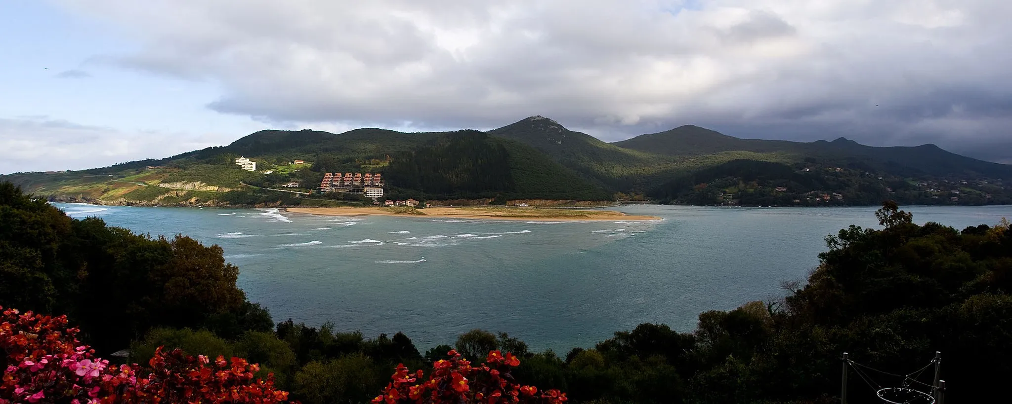 Photo showing: Coast near Mundaka, Bizkaia