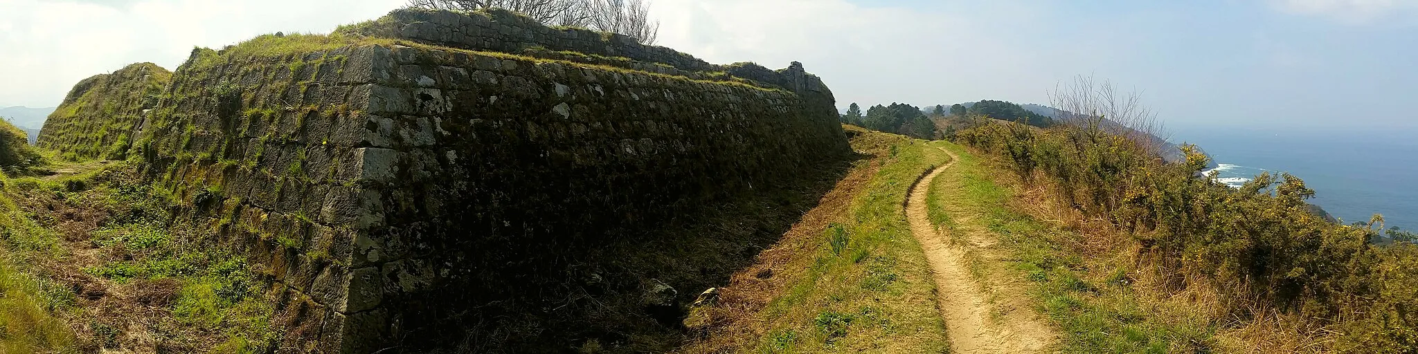 Photo showing: Fort English or Admiral's Fort in Ulia Mountain at Donostia-Saint Sebastian
East and noth facades.