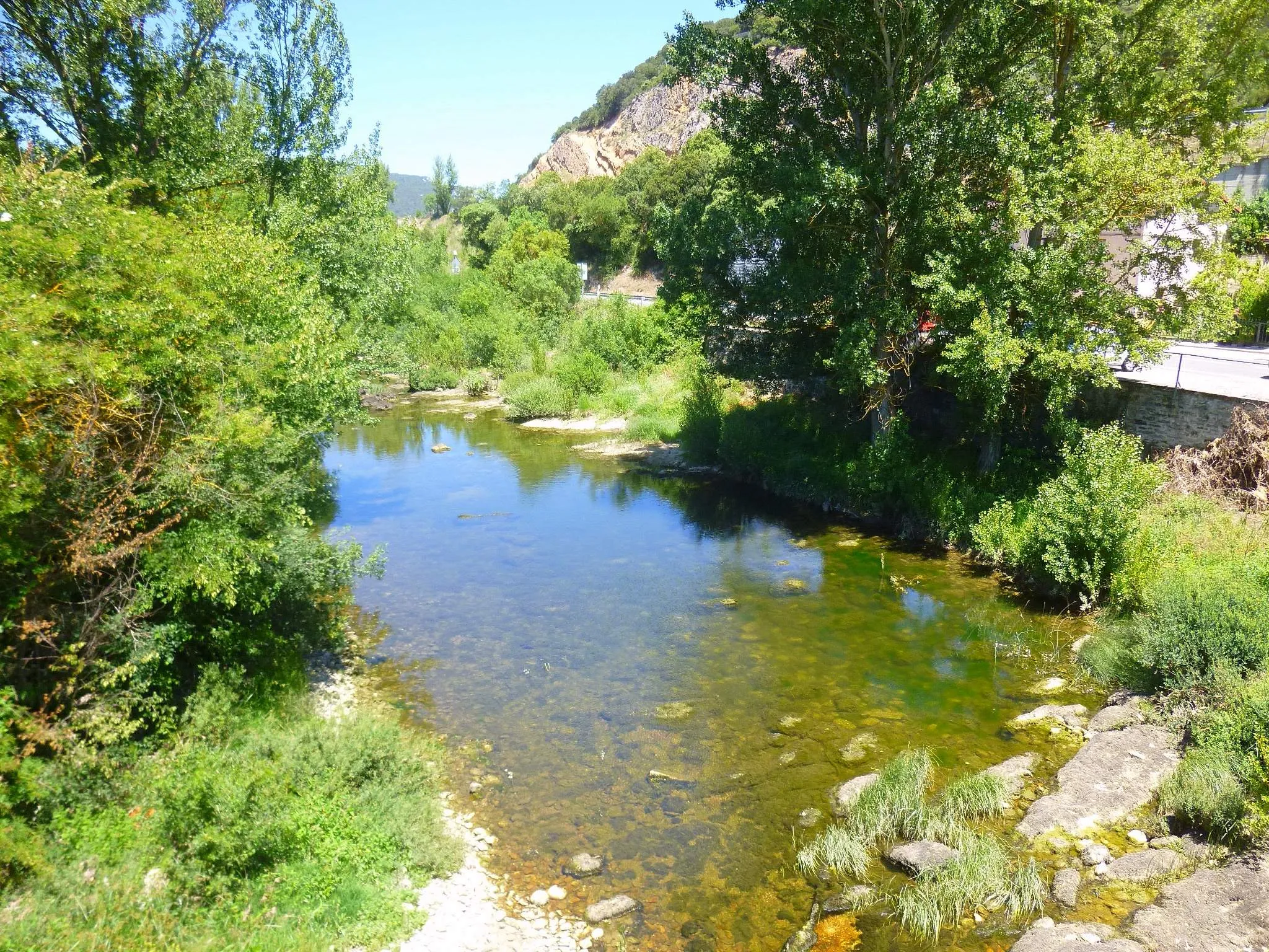 Photo showing: Río Bayas a su paso por Pobes (Ribera Alta, Álava).