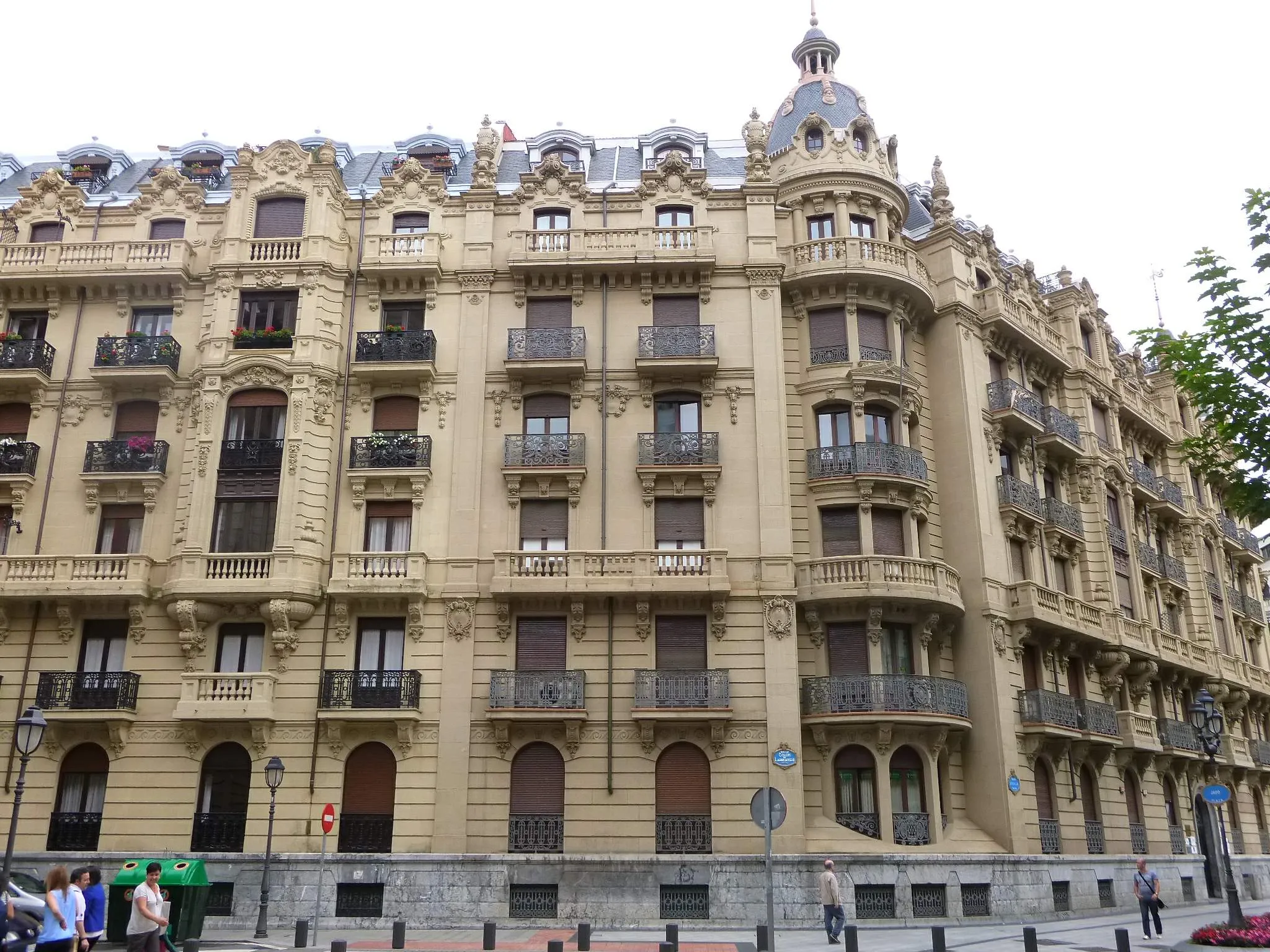 Photo showing: Calle Ercilla esquina calle Colón de Larreátegui (Bilbao)