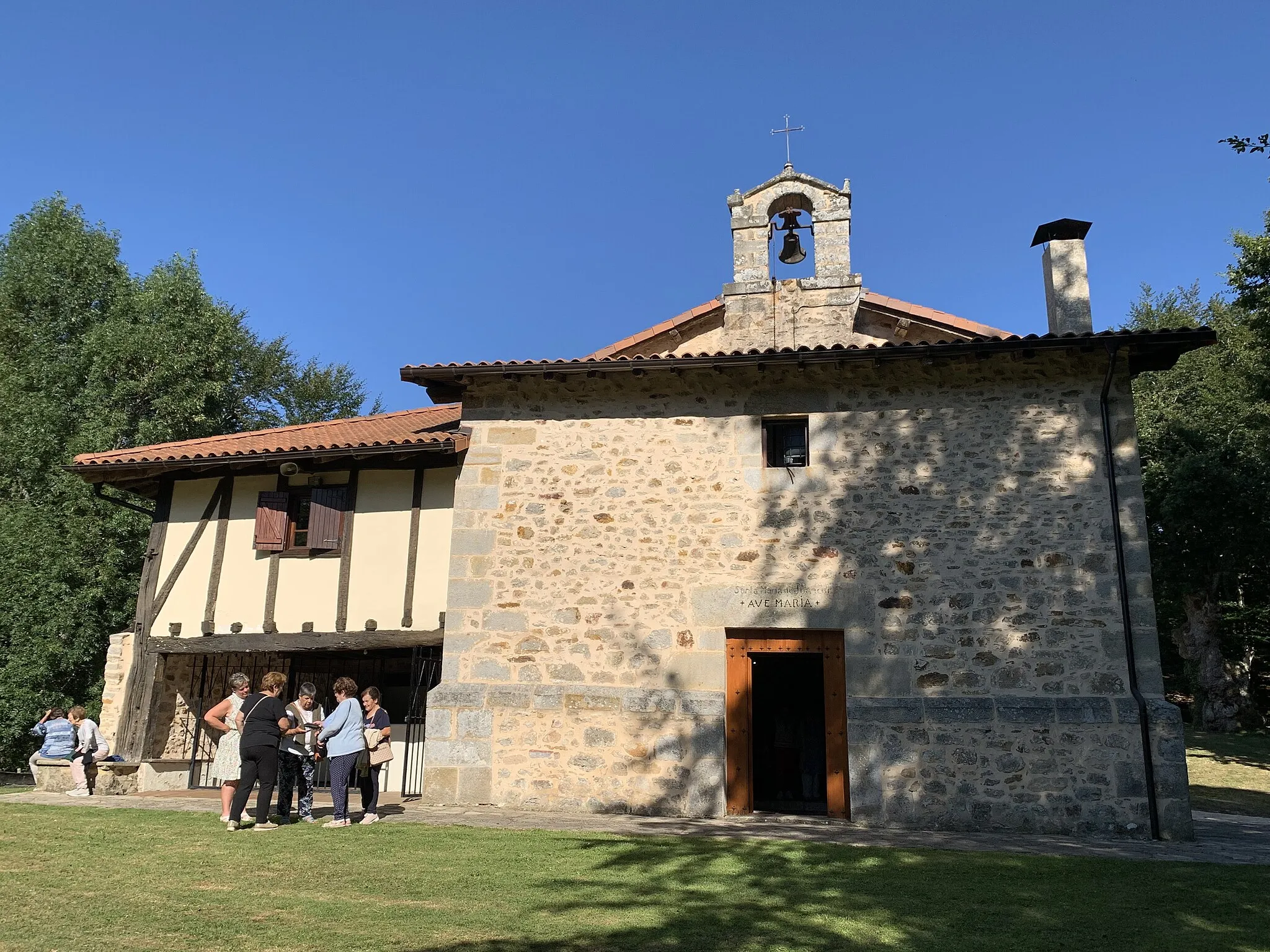 Photo showing: Ermita de Jugatxi (Jugo), en Zuia (Álava). Ermita de Nuestra Señora de Jugachi.