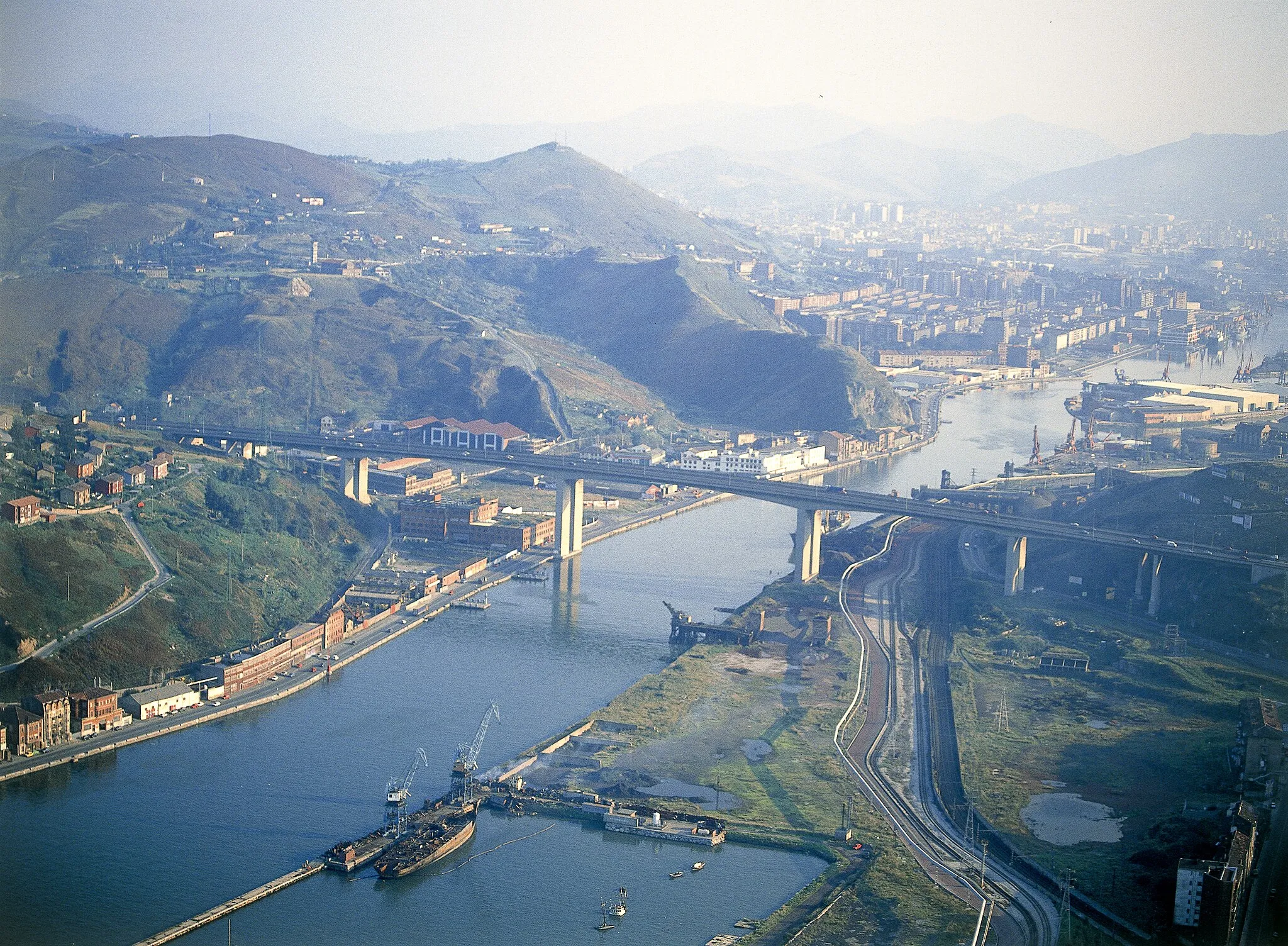 Photo showing: Rontegi bridge, Barakaldo. Bizkaia, Basque Country.