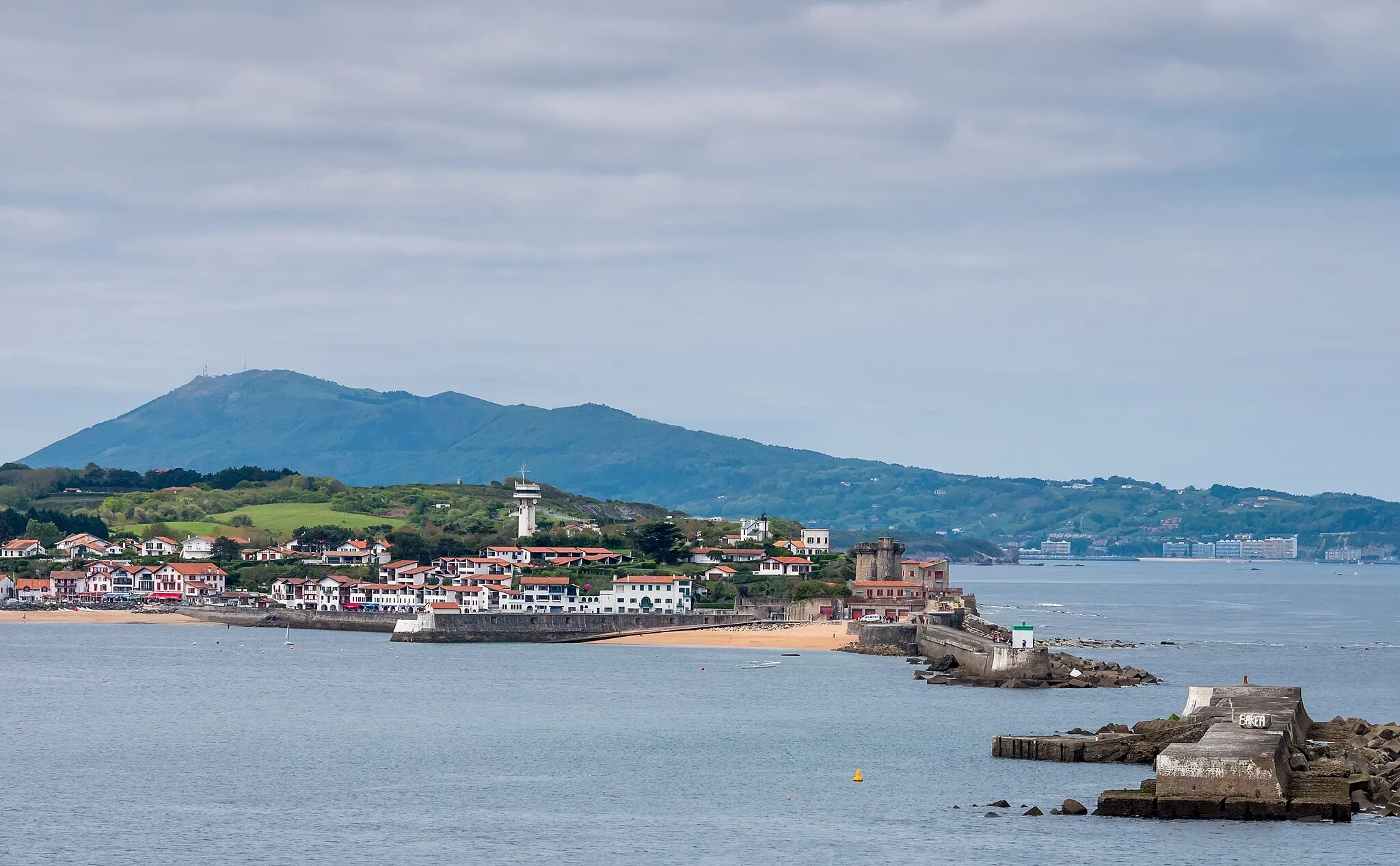 Photo showing: Sokoa viewed from the Pointe de Sainte Barbe. Saint-Jean-de-Luz, Basque Country, France