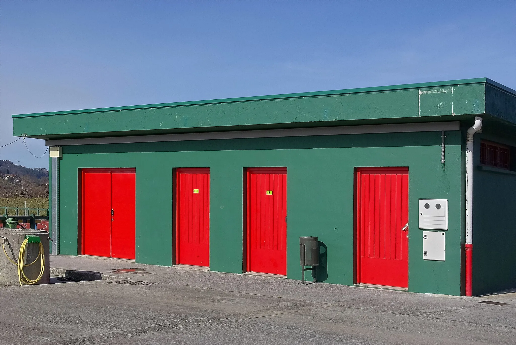 Photo showing: Changing rooms and toilets of a sports ground, Plaiaundi, Irun, Spain.