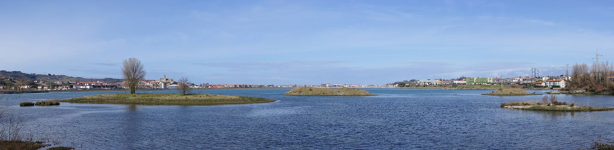 Photo showing: Ecological park of Plaiaundi, marshes of Txigundi bay, high tide. Irun, Spain.