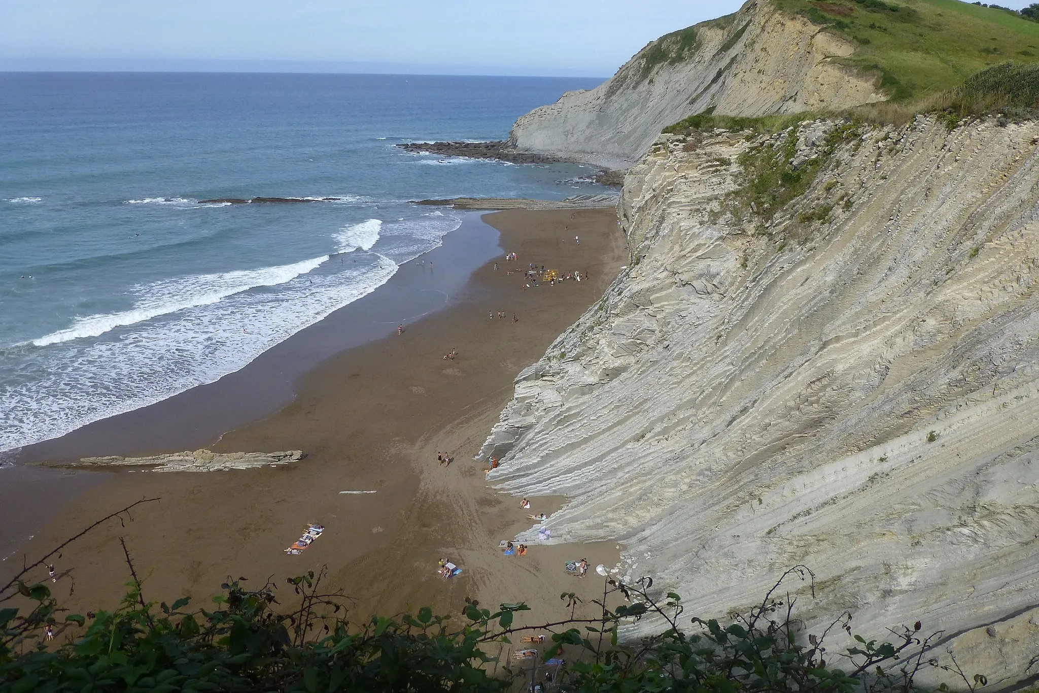 Photo showing: Playa de  Itzurun y Flysch en Zumaia, Gipuzkoa, en el País vasco (España).