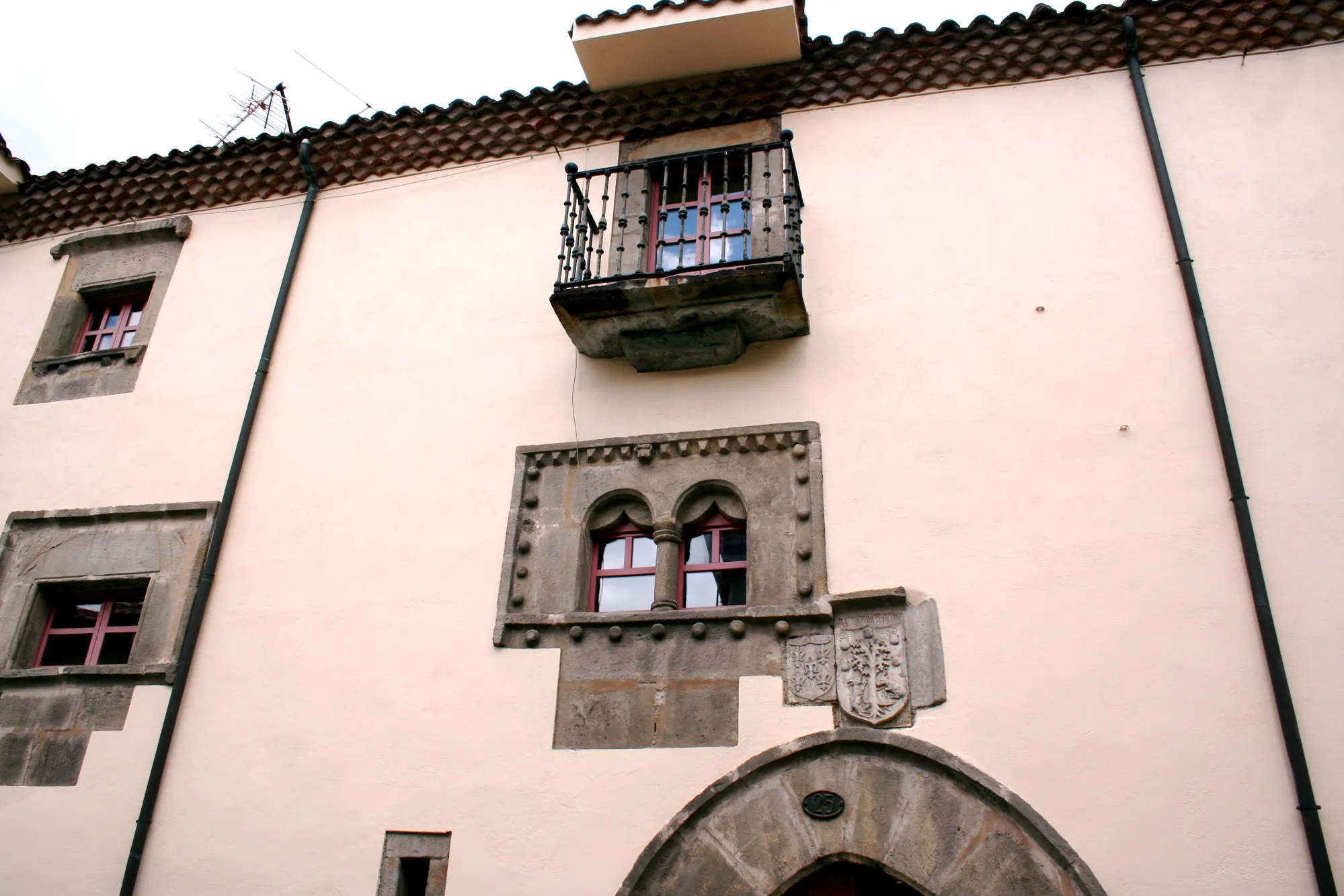 Photo showing: Palacio de los García en Tineo