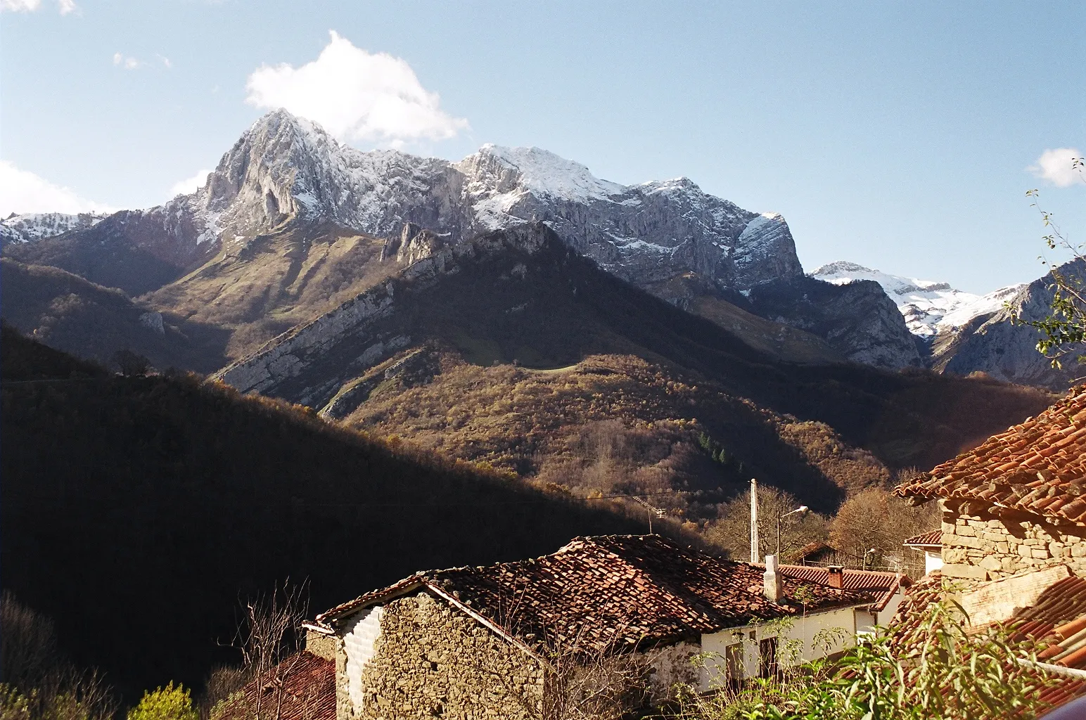 Photo showing: Imagen del Tiatordos desde San Juan de Beleño en Asturias