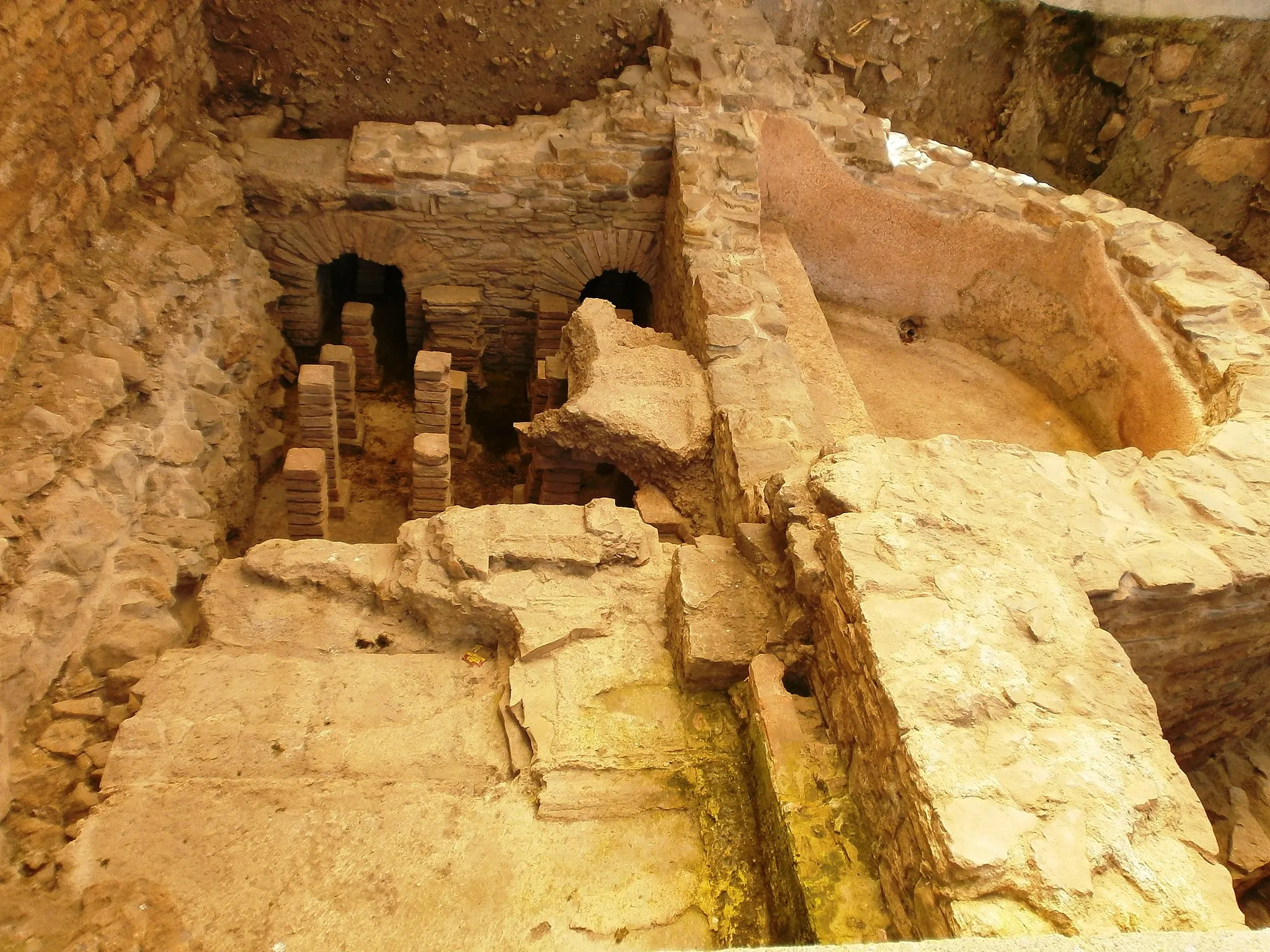 Photo showing: Termas romanas en Santa Eulalia de Valduno, Las Regueras, Asturias.