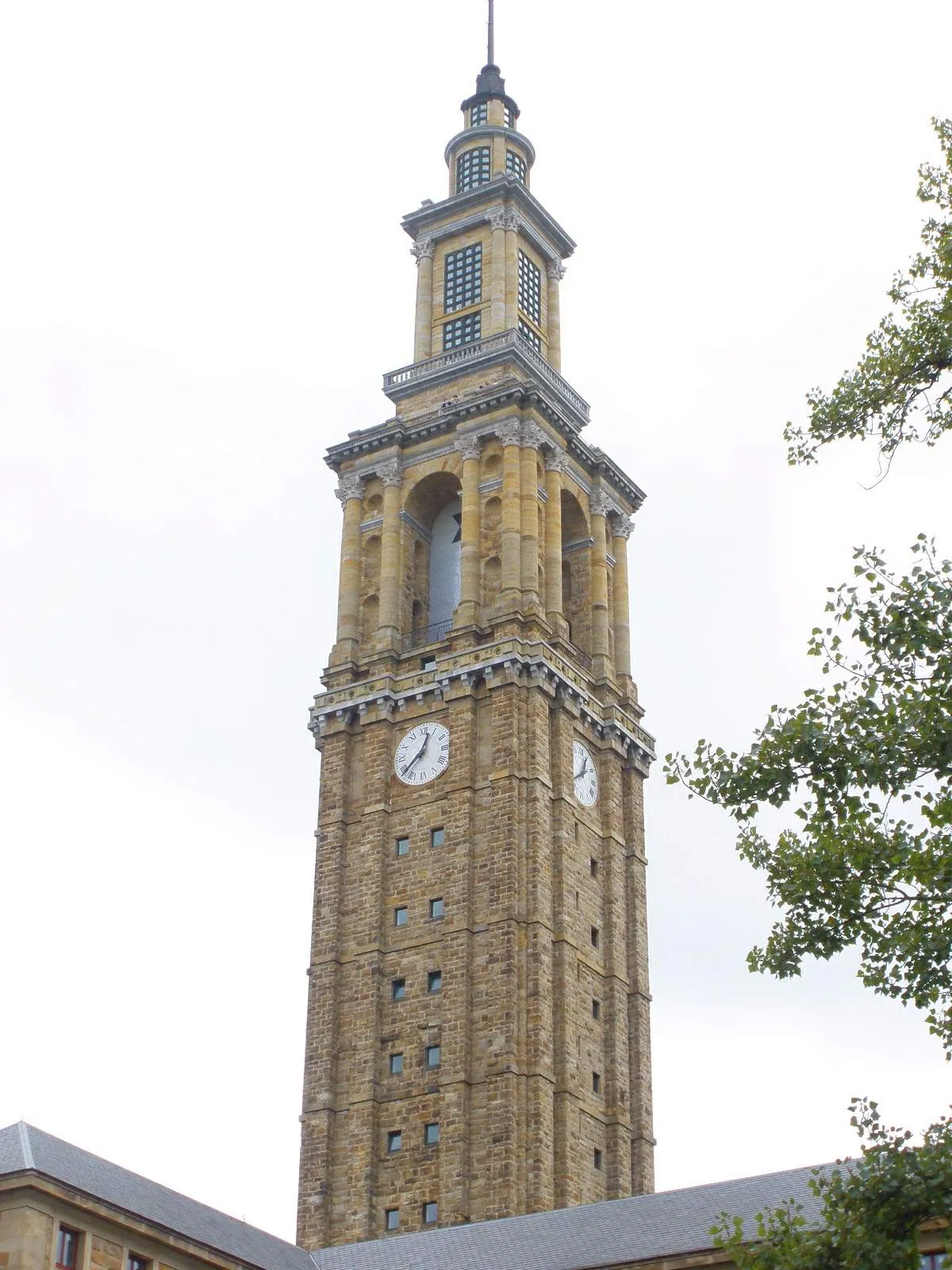 Photo showing: Gijón - Torre de la Laboral Ciudad de la Cultura (ex Universidad Laboral)