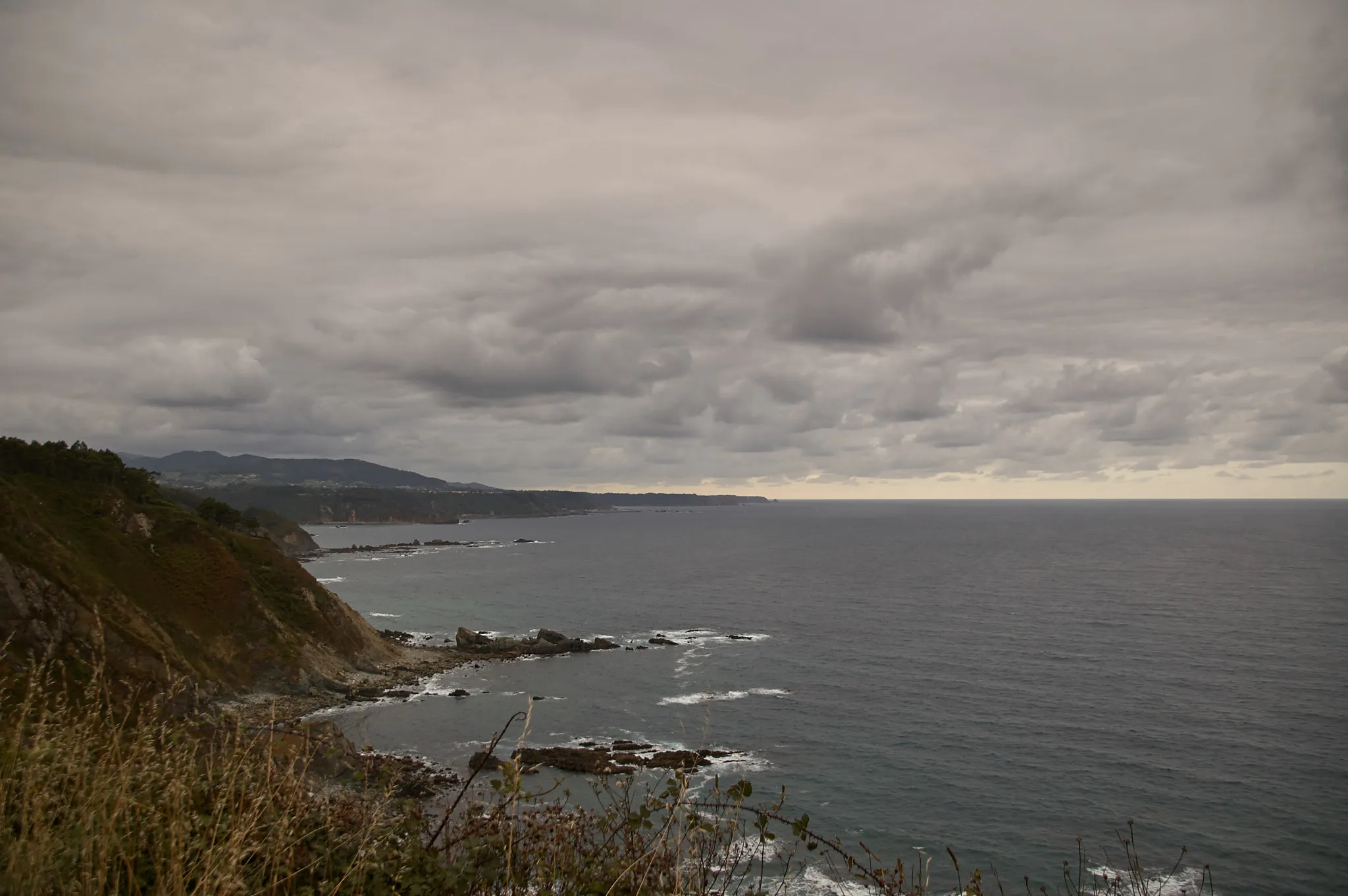 Photo showing: 500px provided description: Bonita panor?mica de la costa asturiana entre el mirador del Esp?ritu Santo y el cabo de Vidio [#Asturias ,#Cudillero ,#Costa ,#Murador del Esp?ritu Santo]