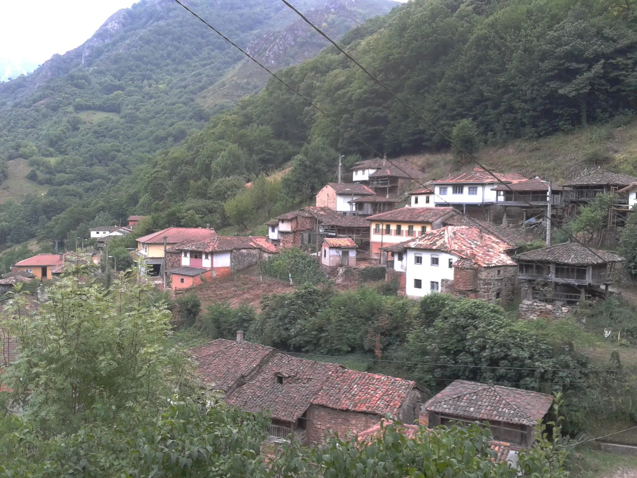 Photo showing: Cuevas- Belmonte de Miranda - Asturias - Spain