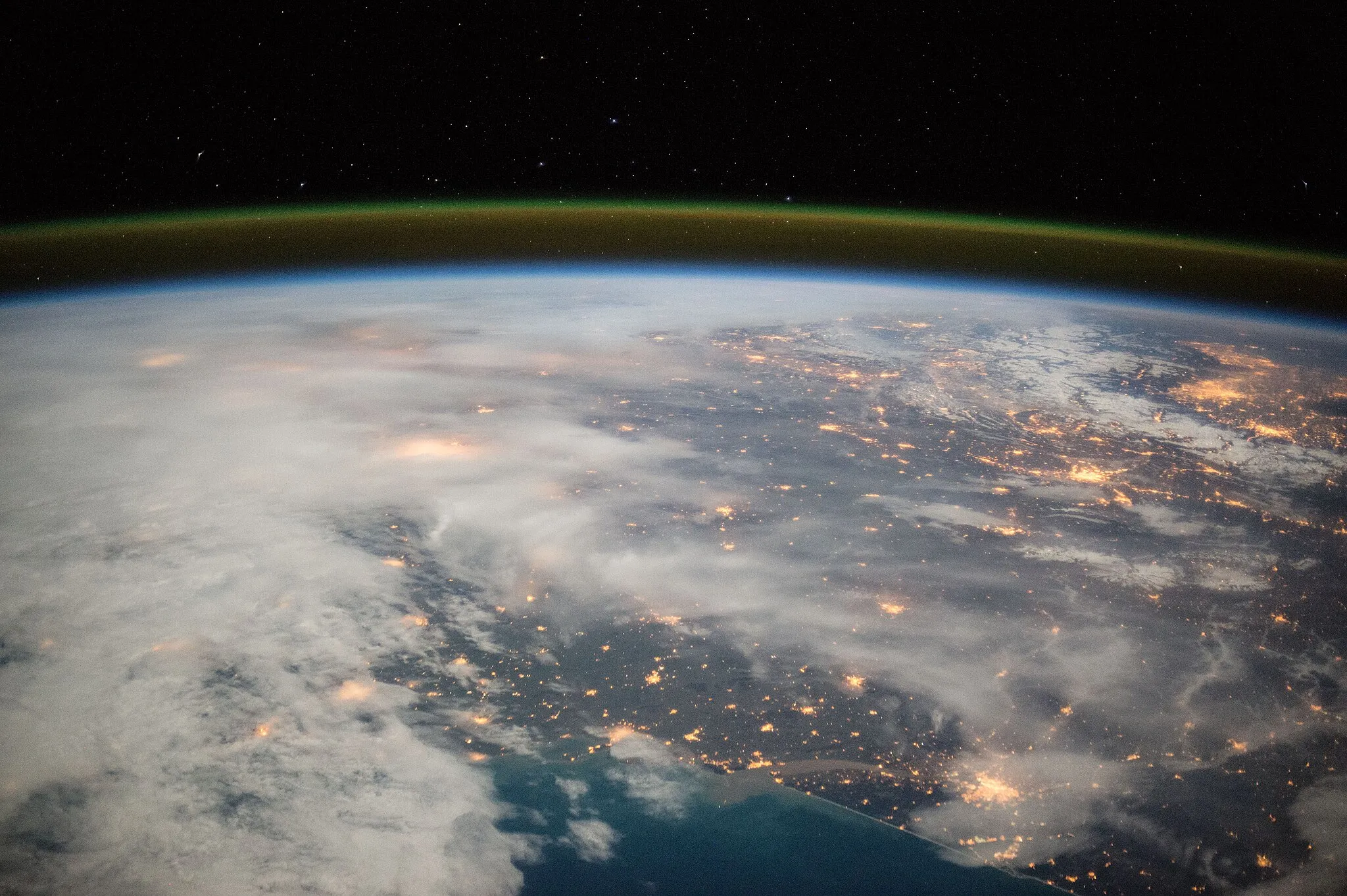 Photo showing: View of Earth taken during ISS Expedition 46.