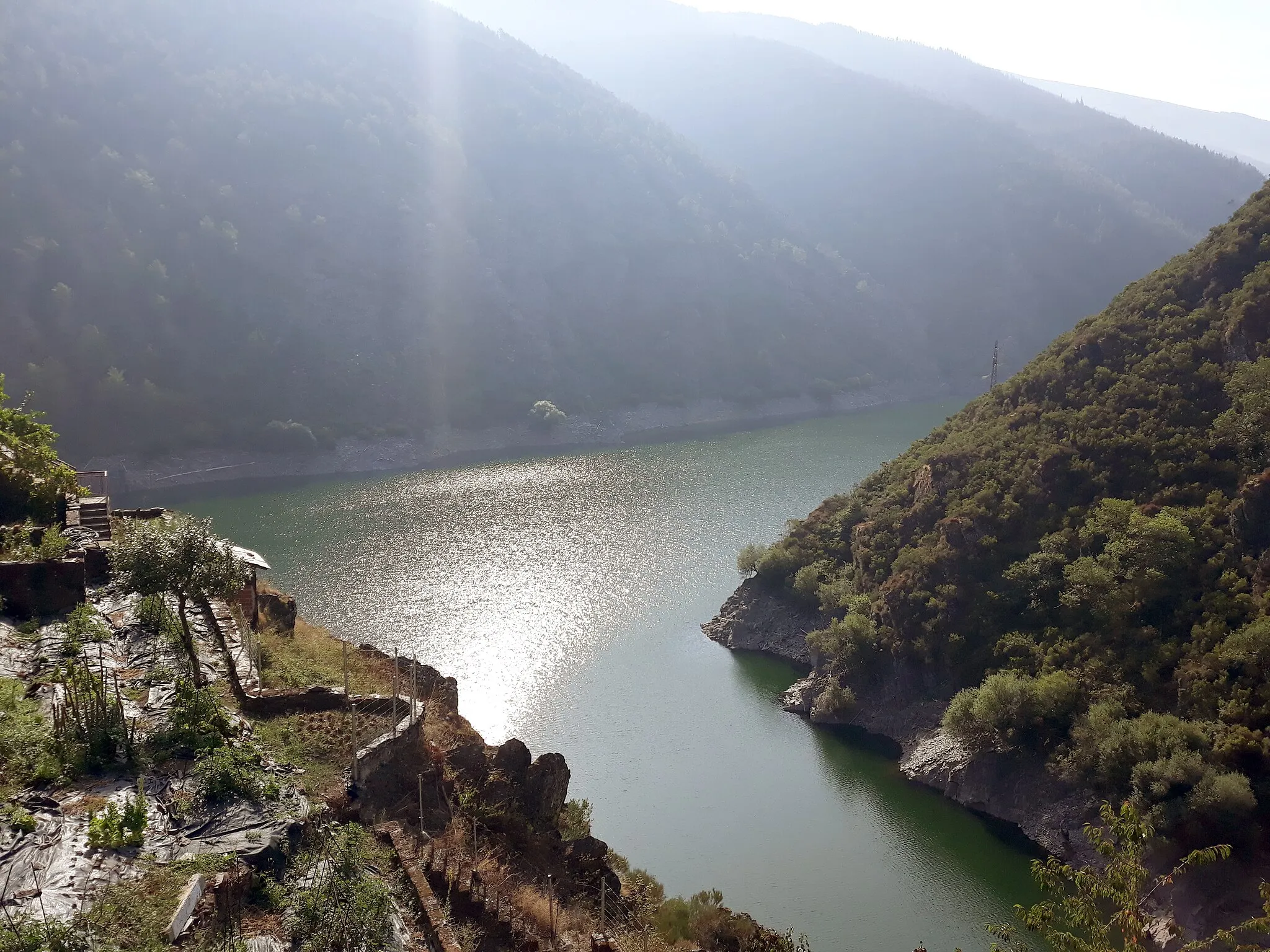 Photo showing: Grandas de Salime reserviour, on the Primitive Way of Saint James in Asturias, Spain.