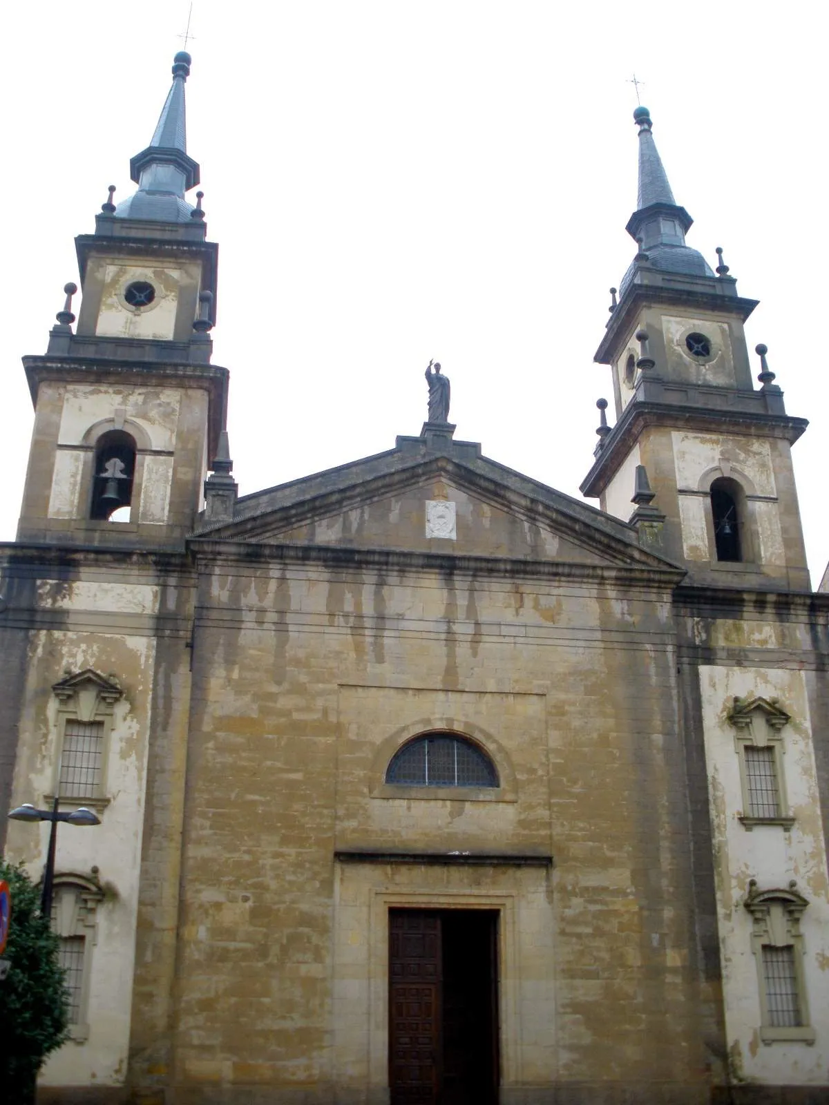 Photo showing: Iglesia de San Pedro (Pola de Siero)