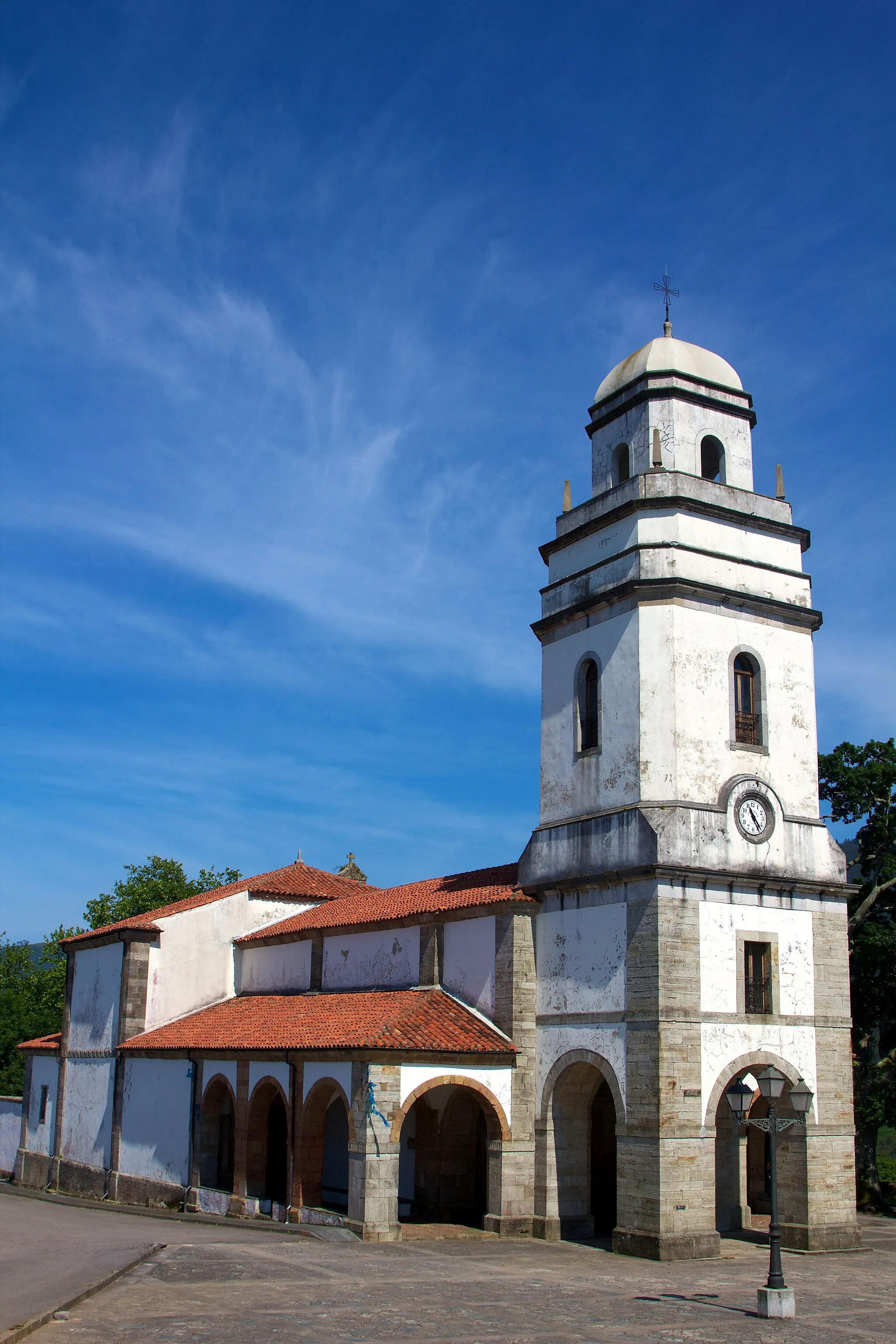 Photo showing: Iglesia de San Martín de Luiña en el concejo de Cudillero en Asturias, España.