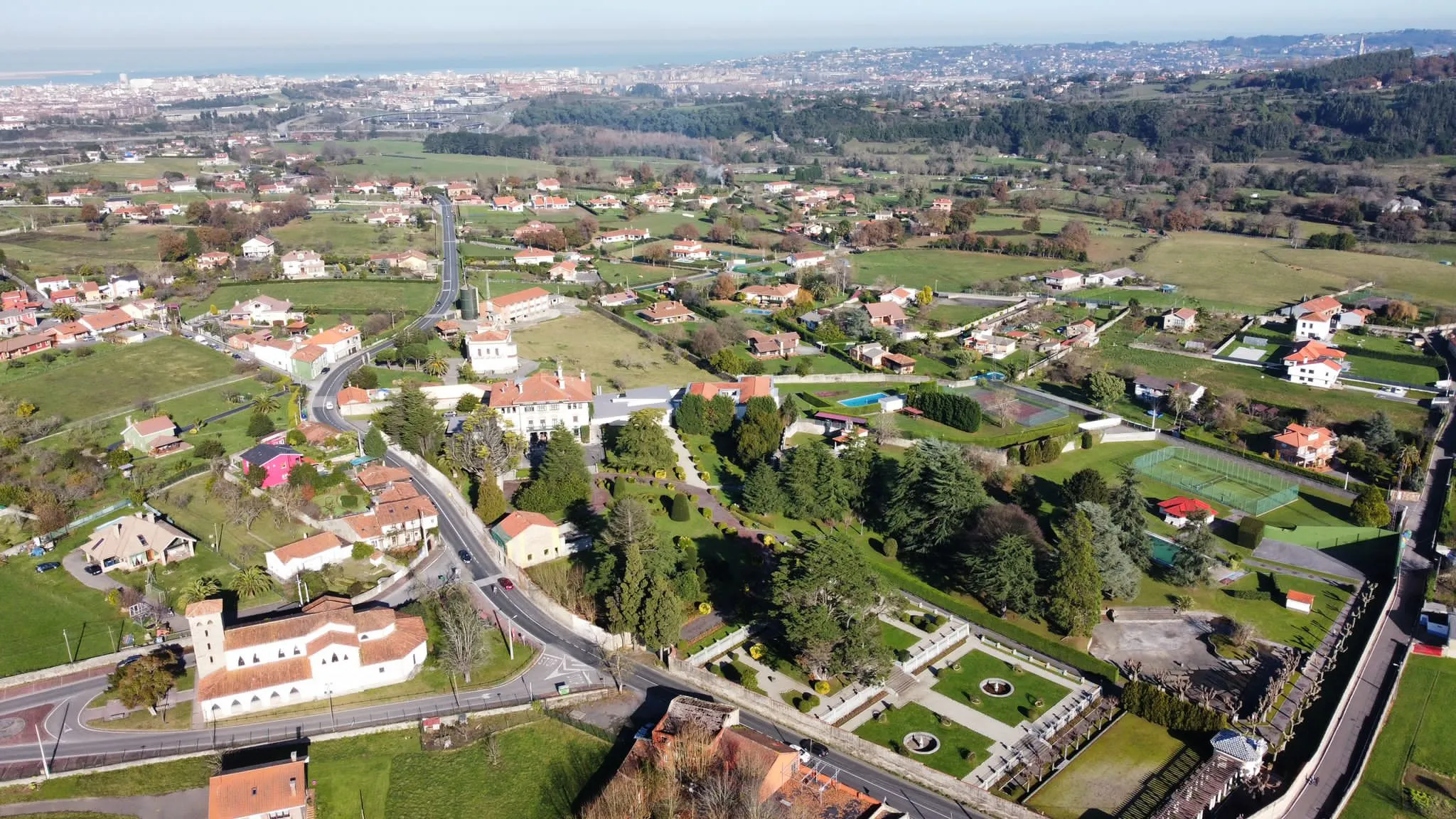 Photo showing: Image area of ​​the house and plot of Solavieya, Granda, Gijón, Asturias