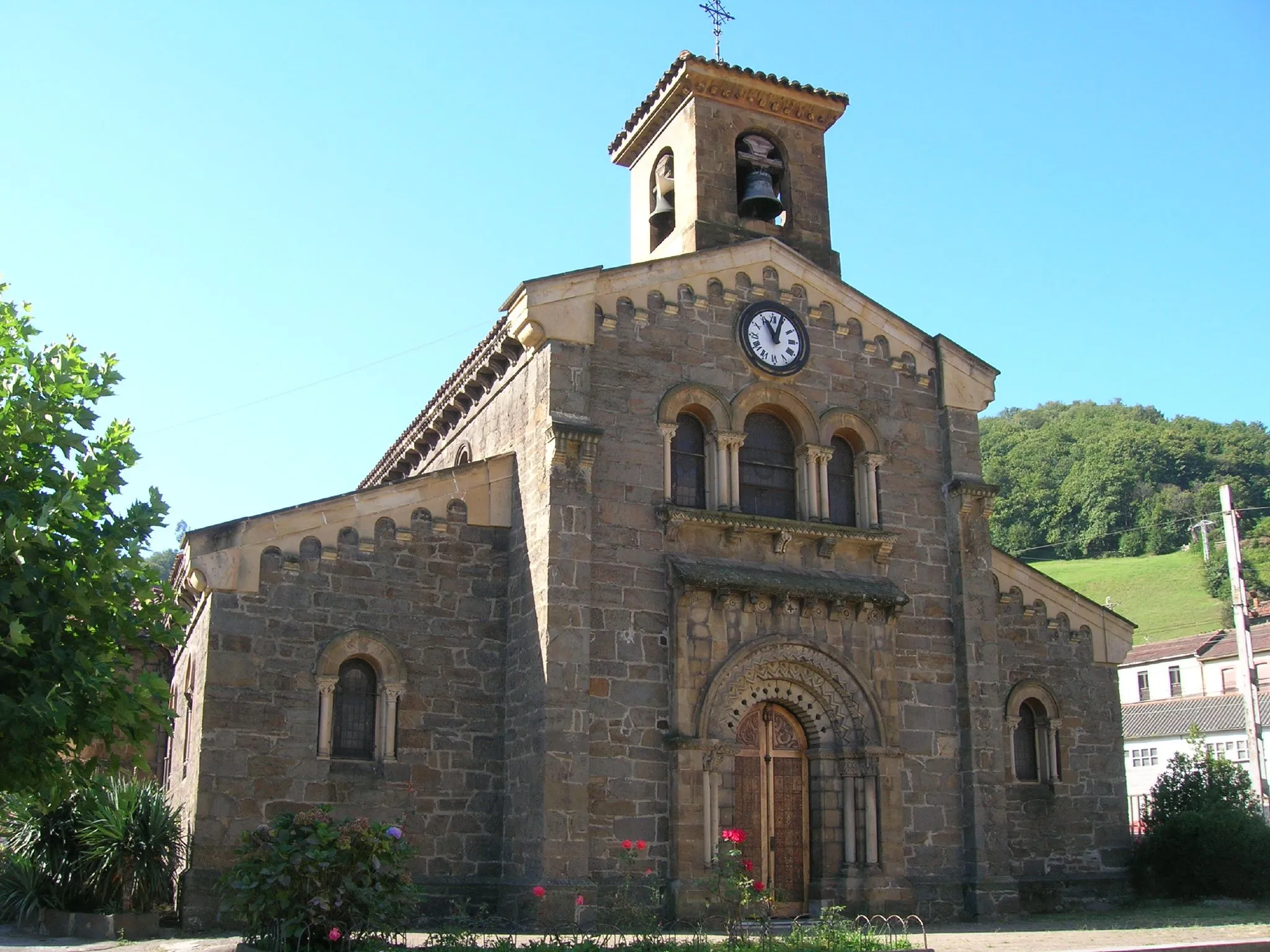 Photo showing: Iglesias de Santa Eulalia de Ujo Iglesia de Santa Eulalia de Ujo