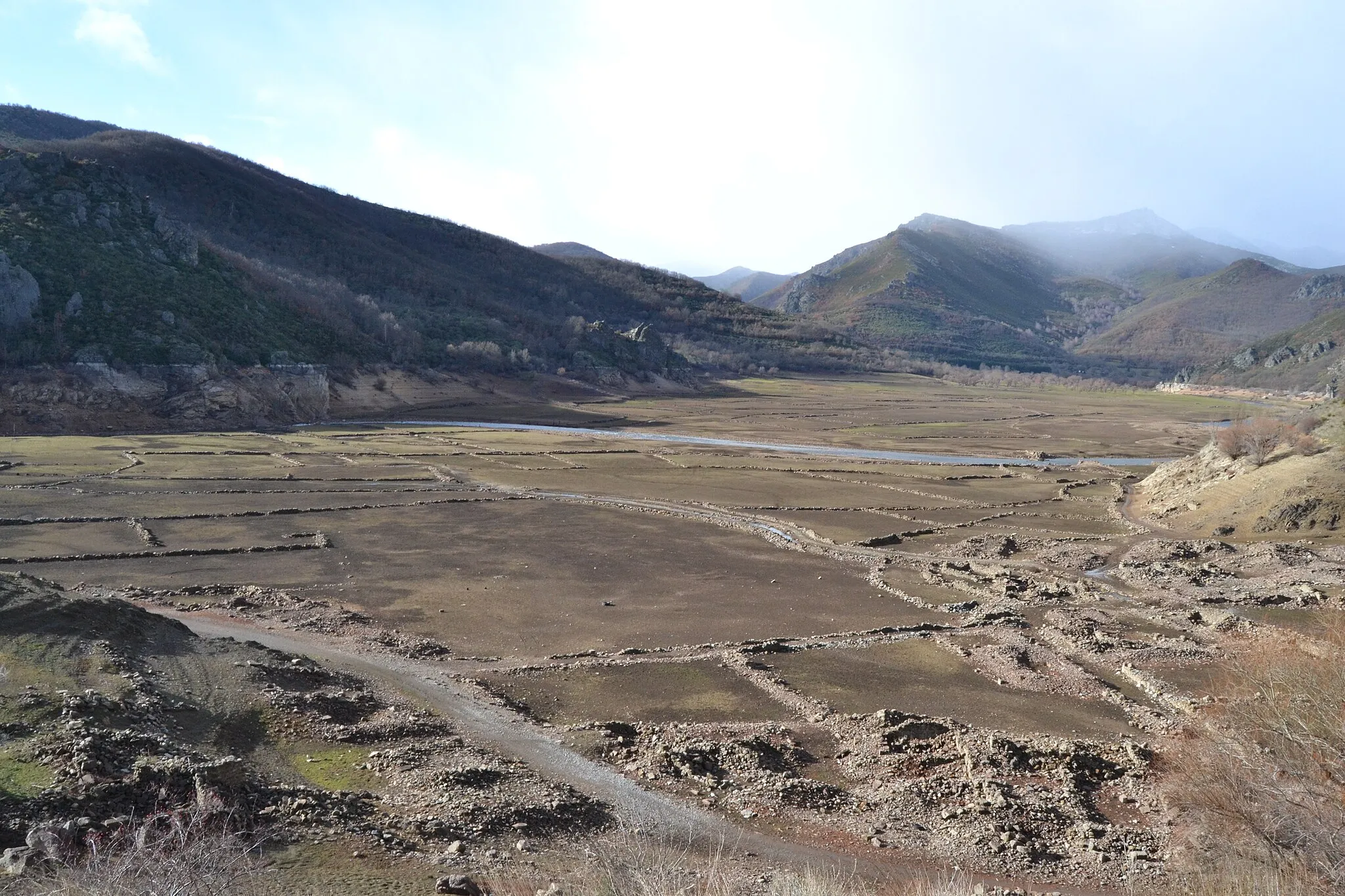 Photo showing: Parte posterior del embalse de Luna.