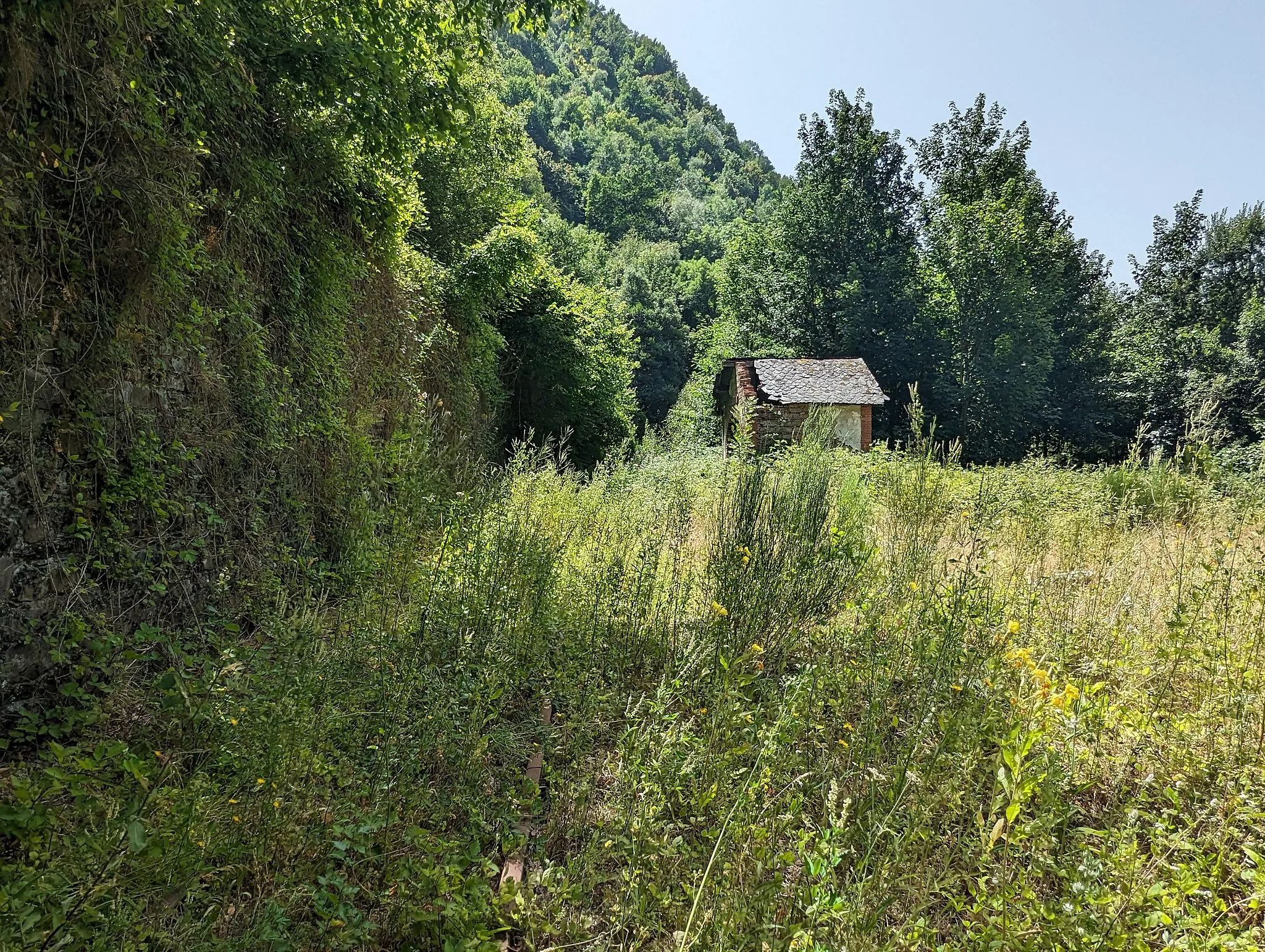 Photo showing: Antiguo apeadero ferroviario de Villarino del Sil (León, España).