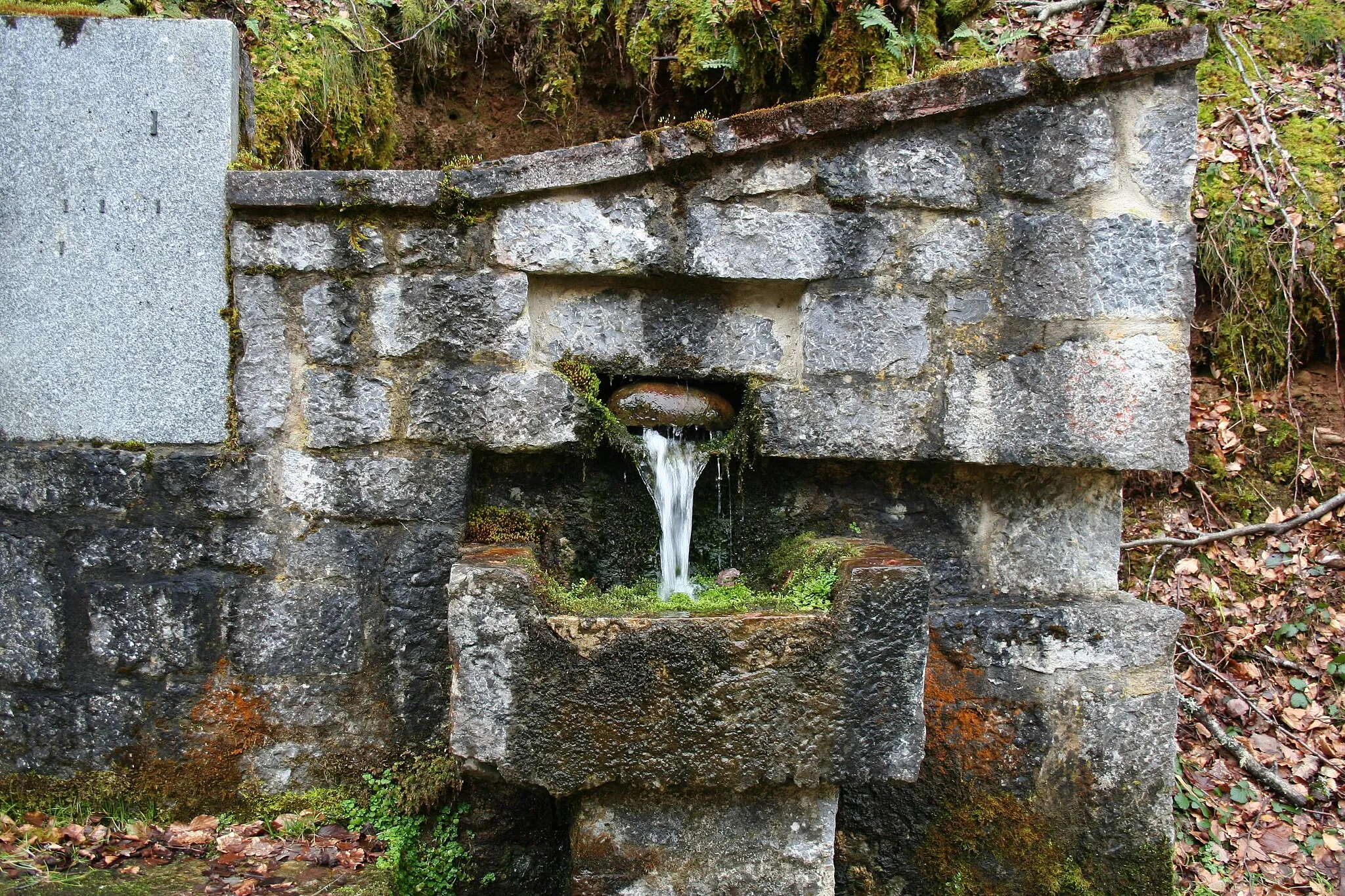 Photo showing: Fuente en el Puerto Pontón