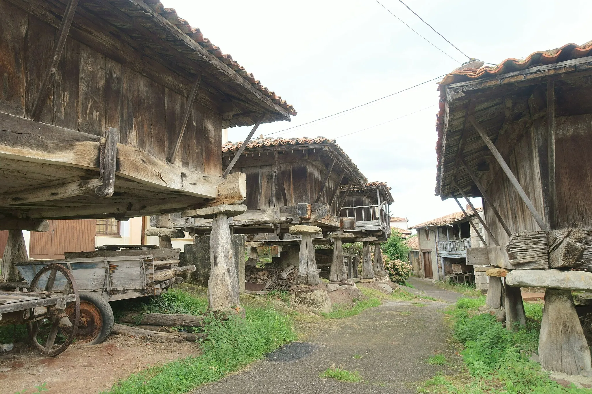 Photo showing: Hórreos en Sietes (Asturias, España).