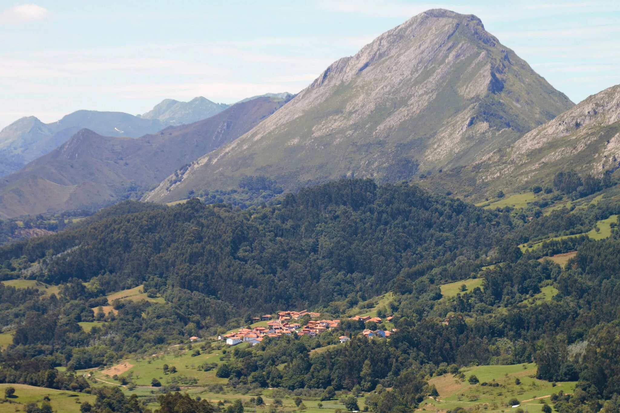 Photo showing: Los Callejos (Llanes, Asturias)