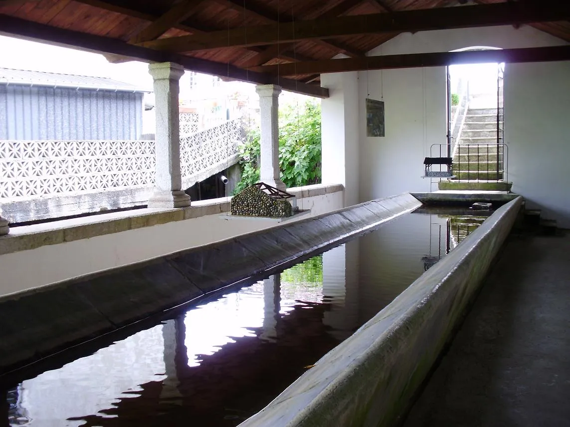 Photo showing: This picture shows the inside of the public washing place built in Boal (Asturias, Spain) in 1928.