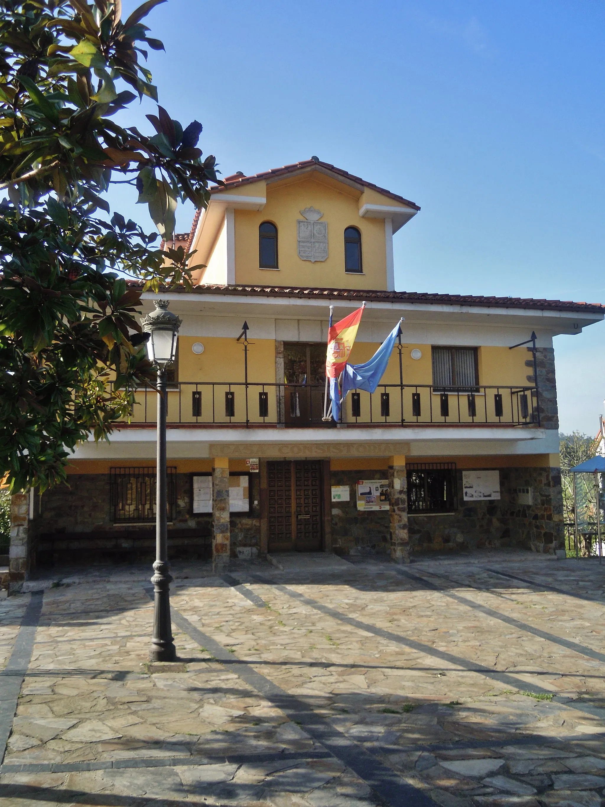 Photo showing: Casa del conceyu d'Illas