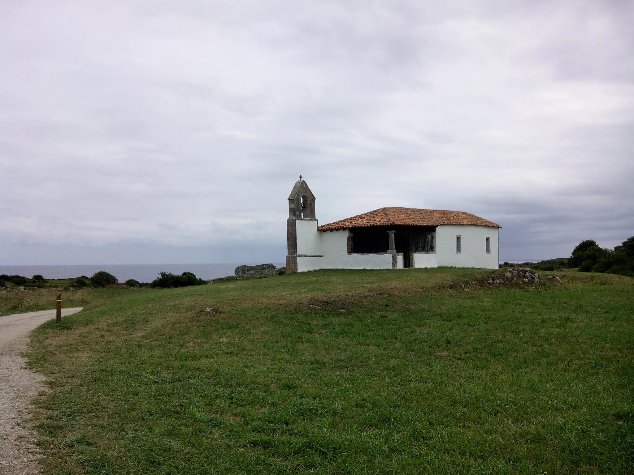 Photo showing: Ermita de Santa Olaya, cerca de Villahormes