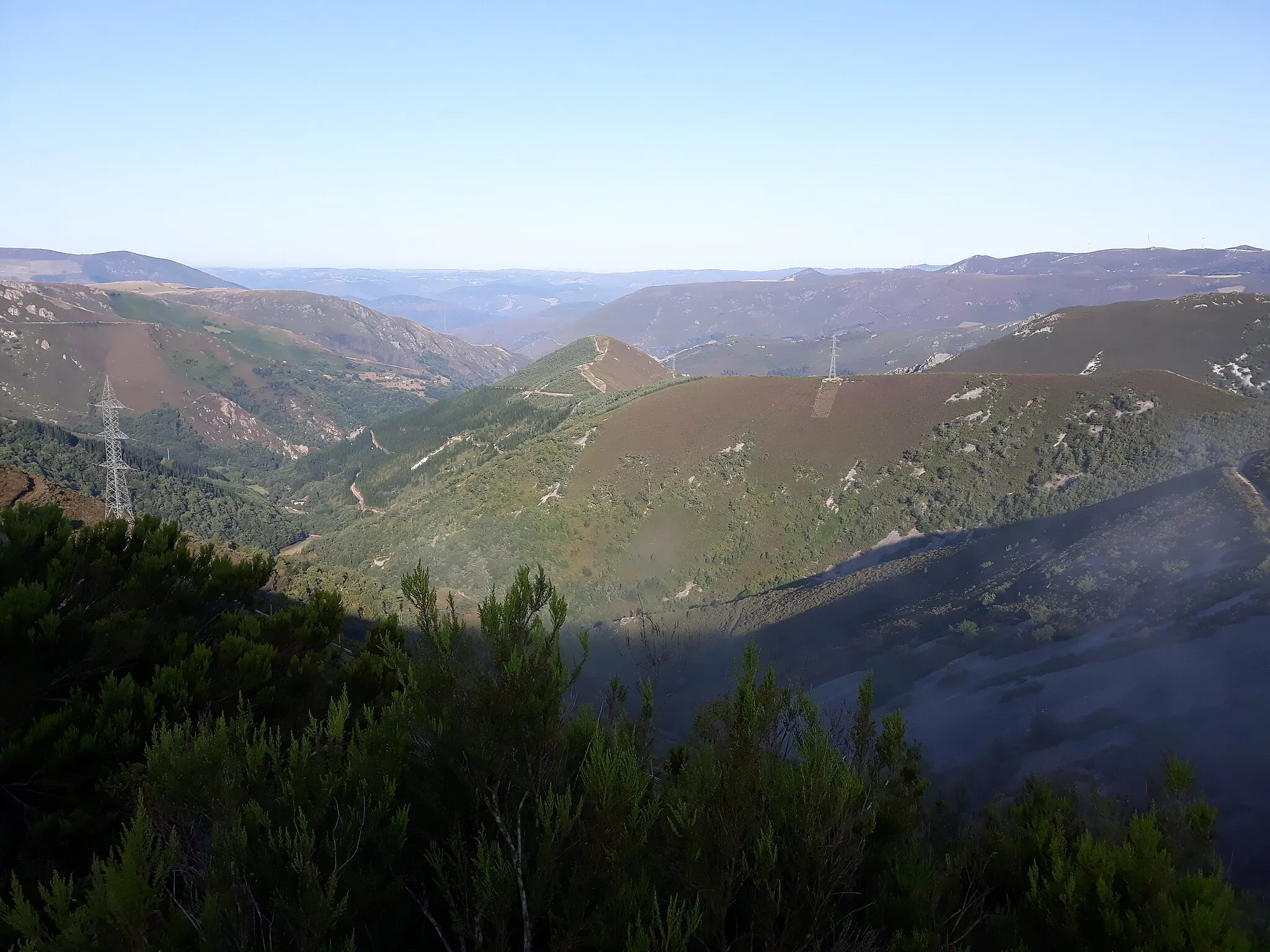 Photo showing: The Sierra del Palo mountains along the route of the Primitive Way of Saint James between Pola de Allande and Berducedo. Asturias, Spain.