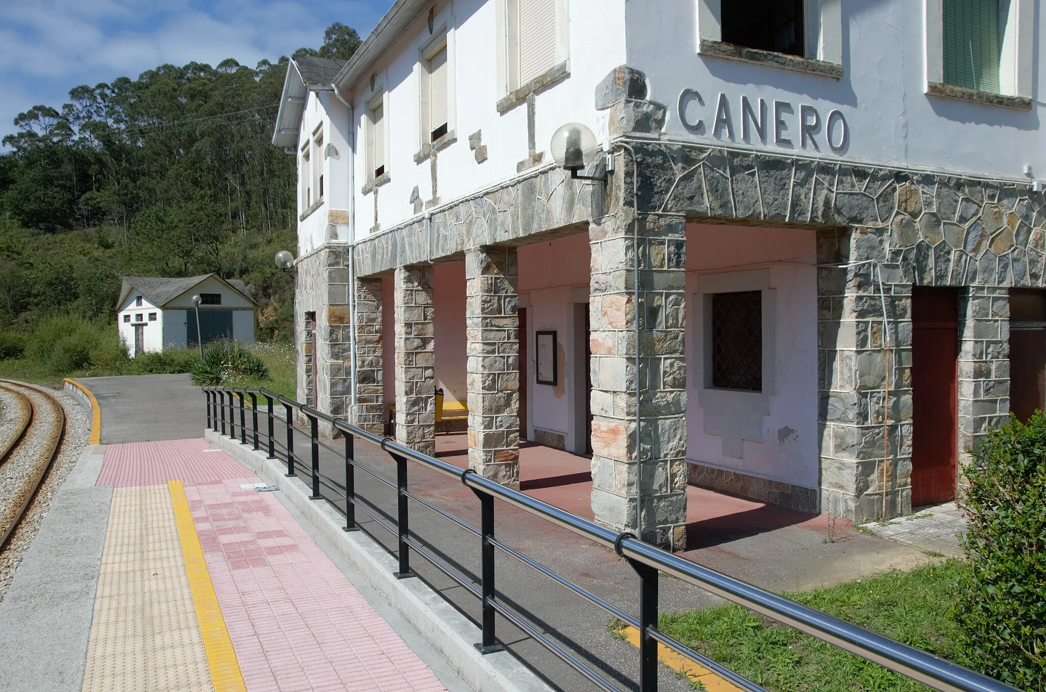 Photo showing: Estación de Canero (Valdés, Asturias)