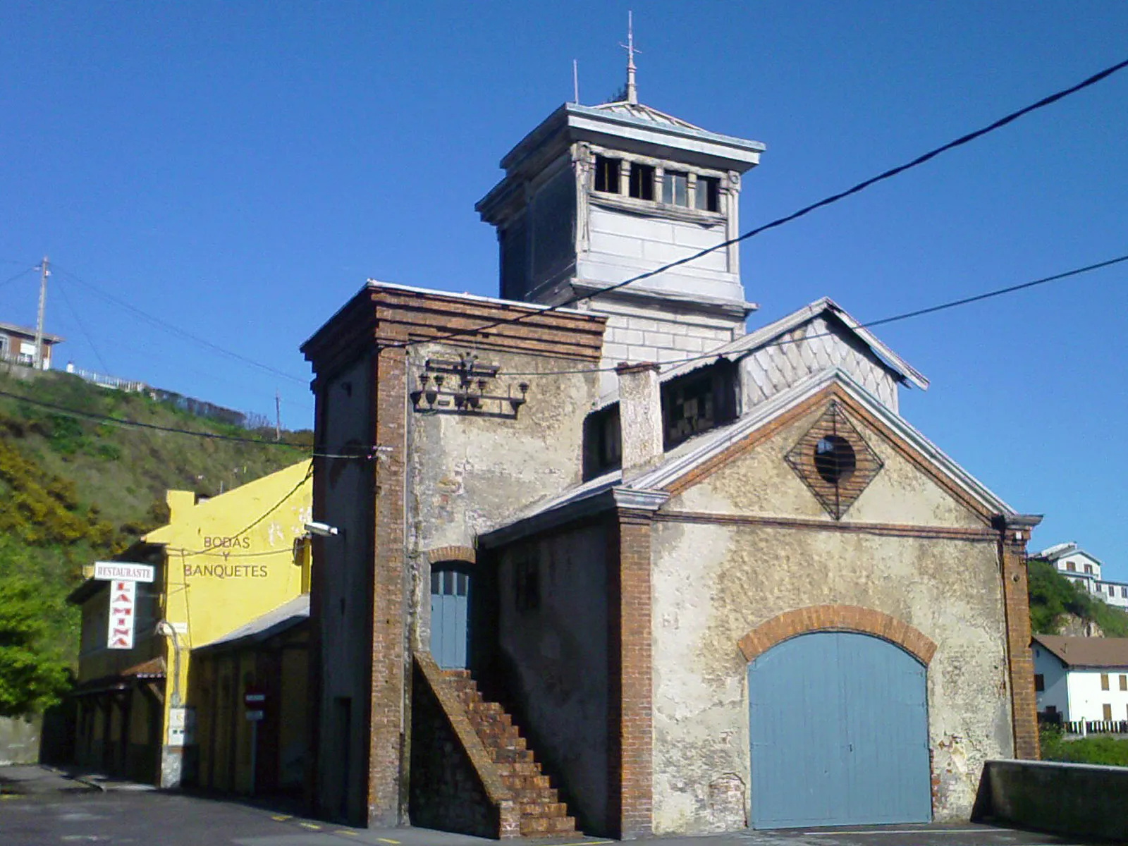 Photo showing: Hoist frame of the mine in Arnao (Castrillón), Asturias (Spain)