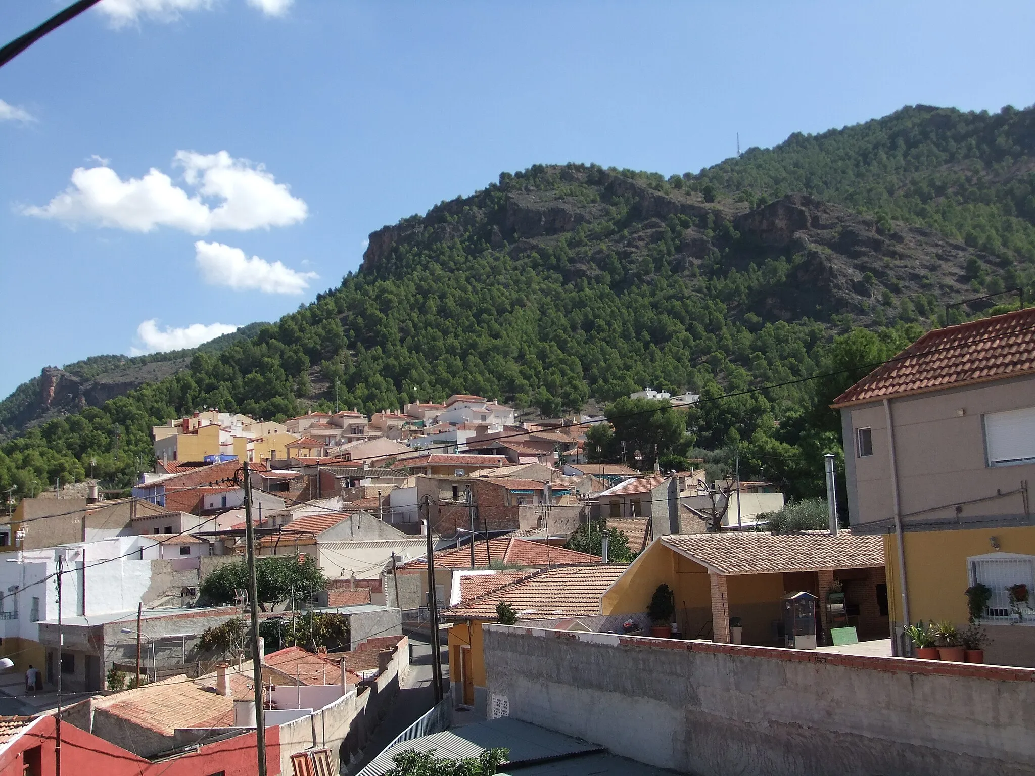 Photo showing: Vista del Barrio de la Cruz de Algezares (Murcia), al fondo la Sierra de la Cresta del Gallo.