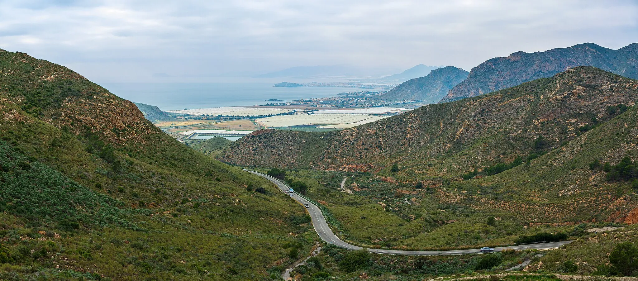 Photo showing: View towards Ensenada de Mazarrón from Mirador Cuestas del Cedacero in Sierra de la Muela mountains in Cartagena, Murcia, Spain in 2020 January. The road below is E-22.